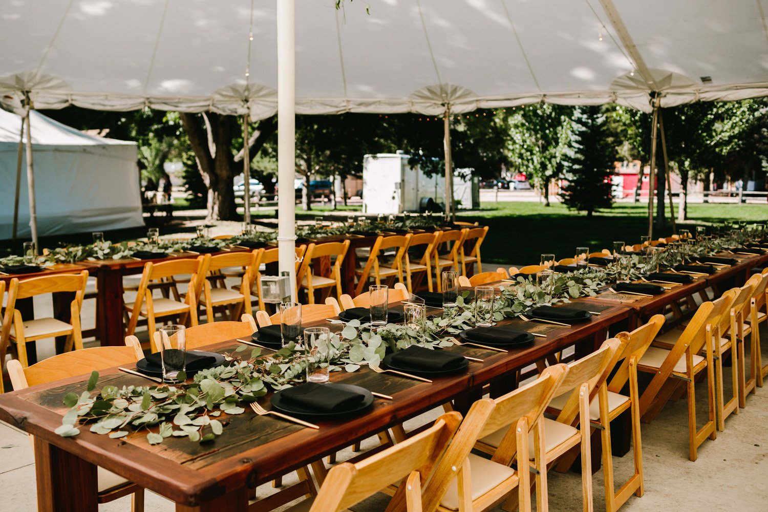 Plume&Furrow-Wedding-Florist-Megan&Jack-TaylerCarlislePhoto-RiverBend-August-Colorado-reception-tables.jpg