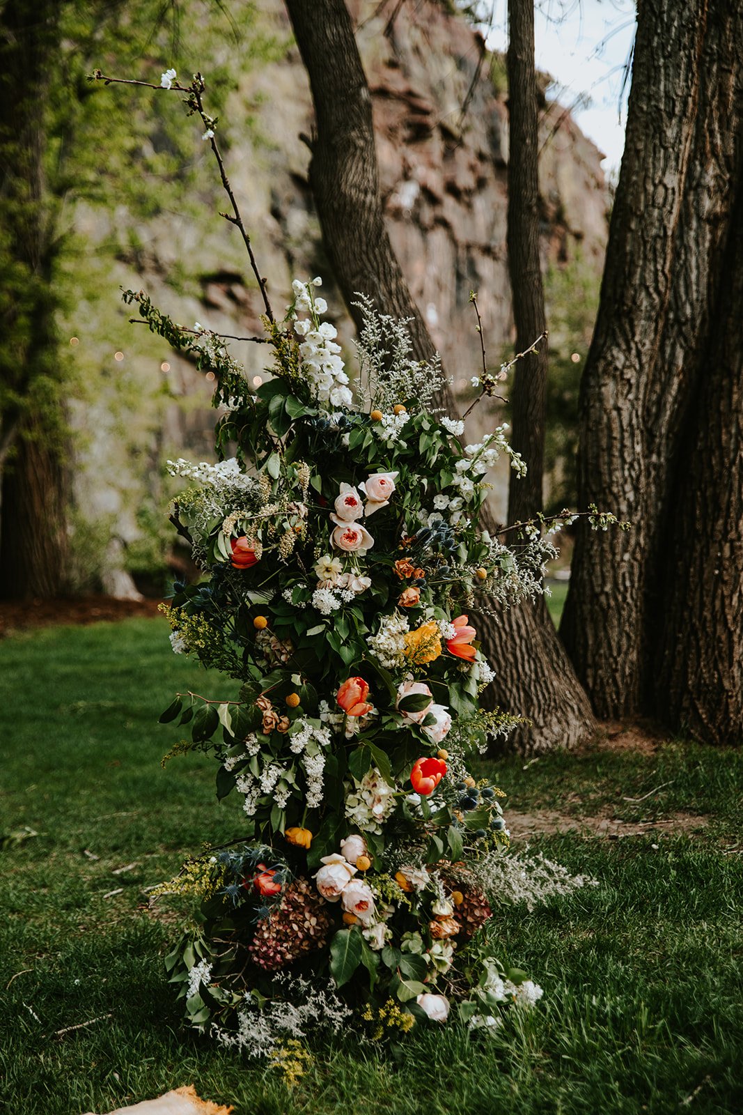 Plume&Furrow-Wedding-Florist-Amber&Matt-JenniferMorgan-Planet-Bluegrass-May-Colorado-Floral-Pillar.jpg