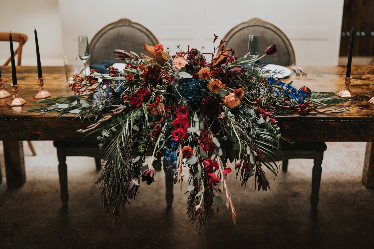 Plume&Furrow-Wedding-Florist-Kaiti&Joe-theStVrain-May-Colorado-JillHouserPhoto-head-table-floral-arrangement.jpg