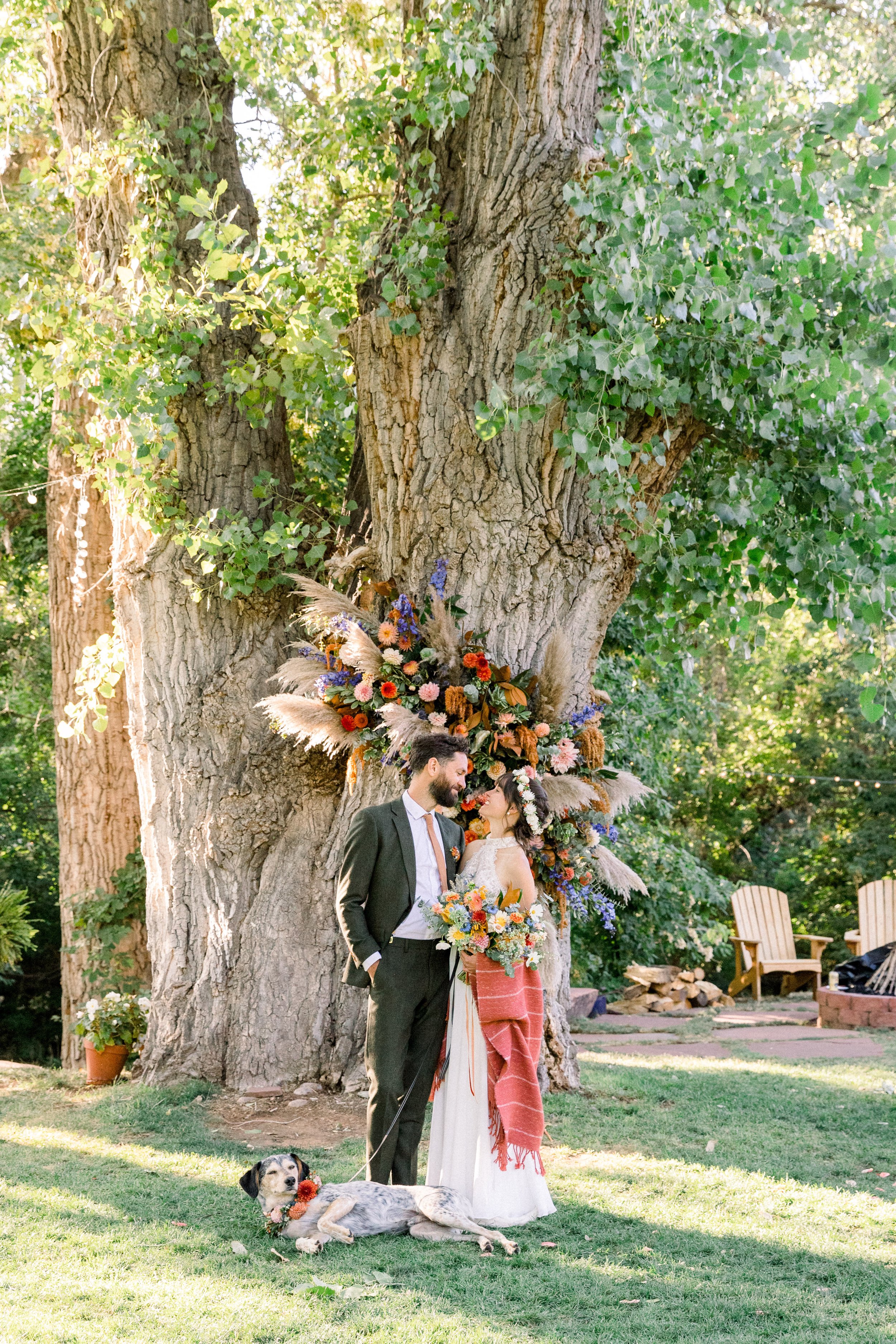 Plume&Furrow-Weddinf-Florist-Taylor&Ryan-ChelseaSliwaPhotography-Lyons-Farmette-September-Colorado-Bride-Groom-Best-Dog-Tree-Wrap.jpg