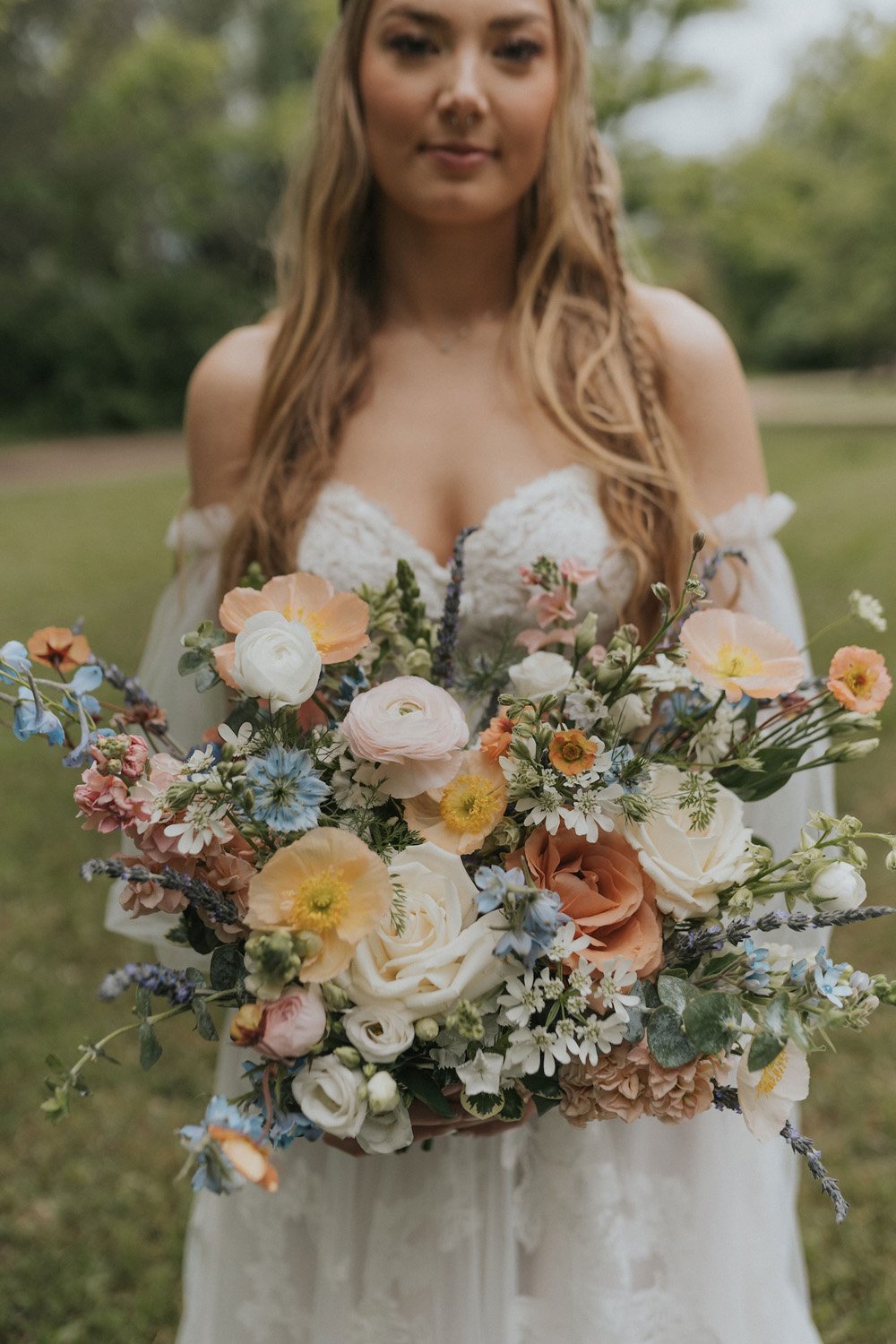 Plume&Furrow-Wedding-Florist-theMandinos-AbbyRindelPhoto-LoneHawk-Farm-Colorado-June-bride-portrait-bouquet.jpg
