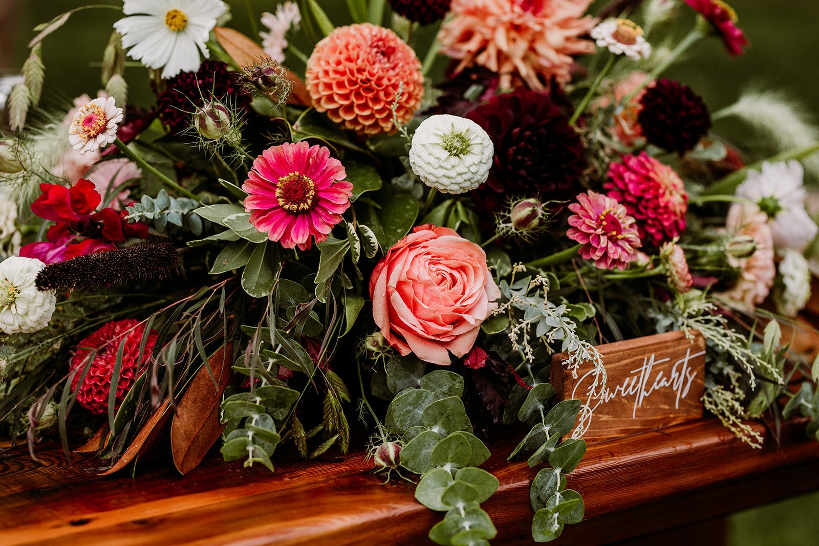 Plume&Furrow-WeddingFlorist-Emily&Eva-TaylerCarlisle-LyonsFarmette-September-Colorado-Table-Garden-Local-Flowers-Head-Table-Arrangement.jpg