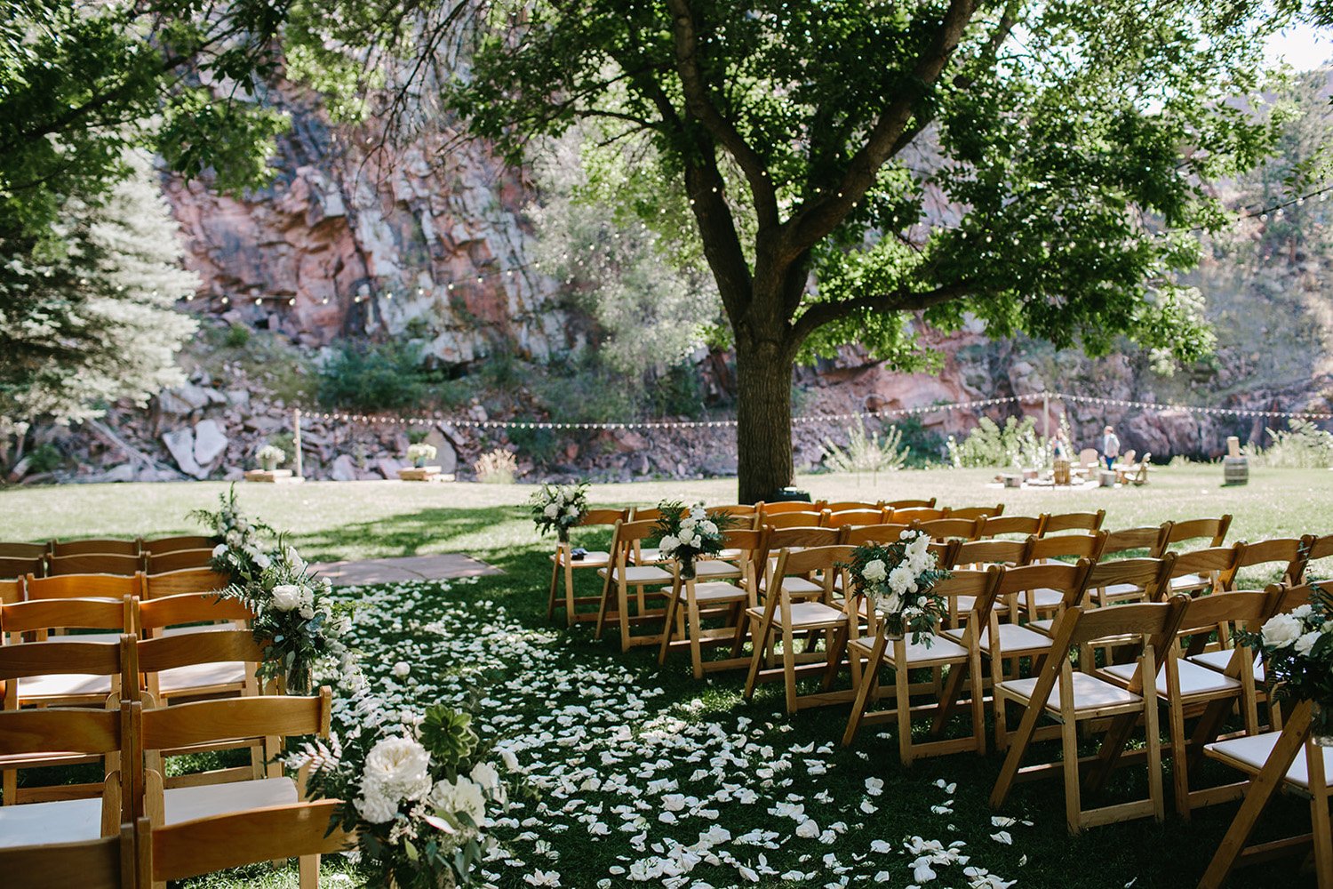 Plume&Furrow-Wedding-Florist-Megan&Jack-TaylerCarlislePhoto-RiverBend-August-Colorado-ceremony-decor.jpg