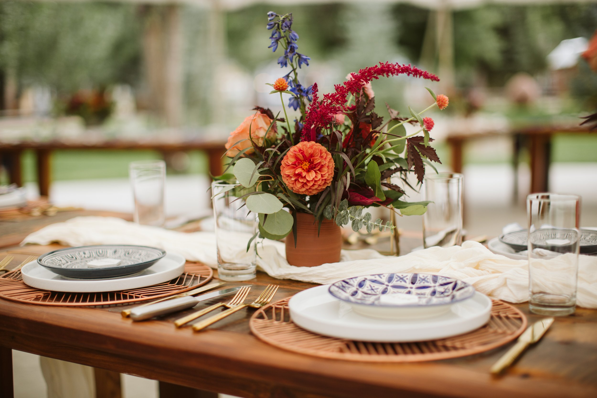 Plume&Furrow-Wedding-Florist-Kayla&Scott-AdamHouseman-River-Bend-September-Colorado-Table-Vase.jpg
