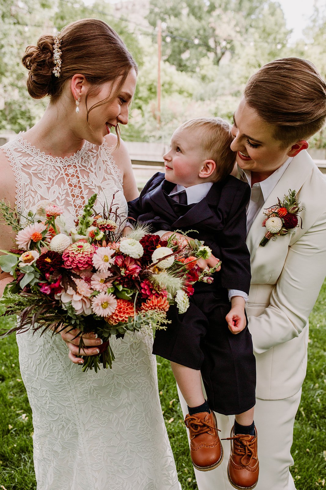 Plume&Furrow-WeddingFlorist-Emily&Eva-TaylerCarlisle-LyonsFarmette-September-Colorado-Brides-With-Child.jpg