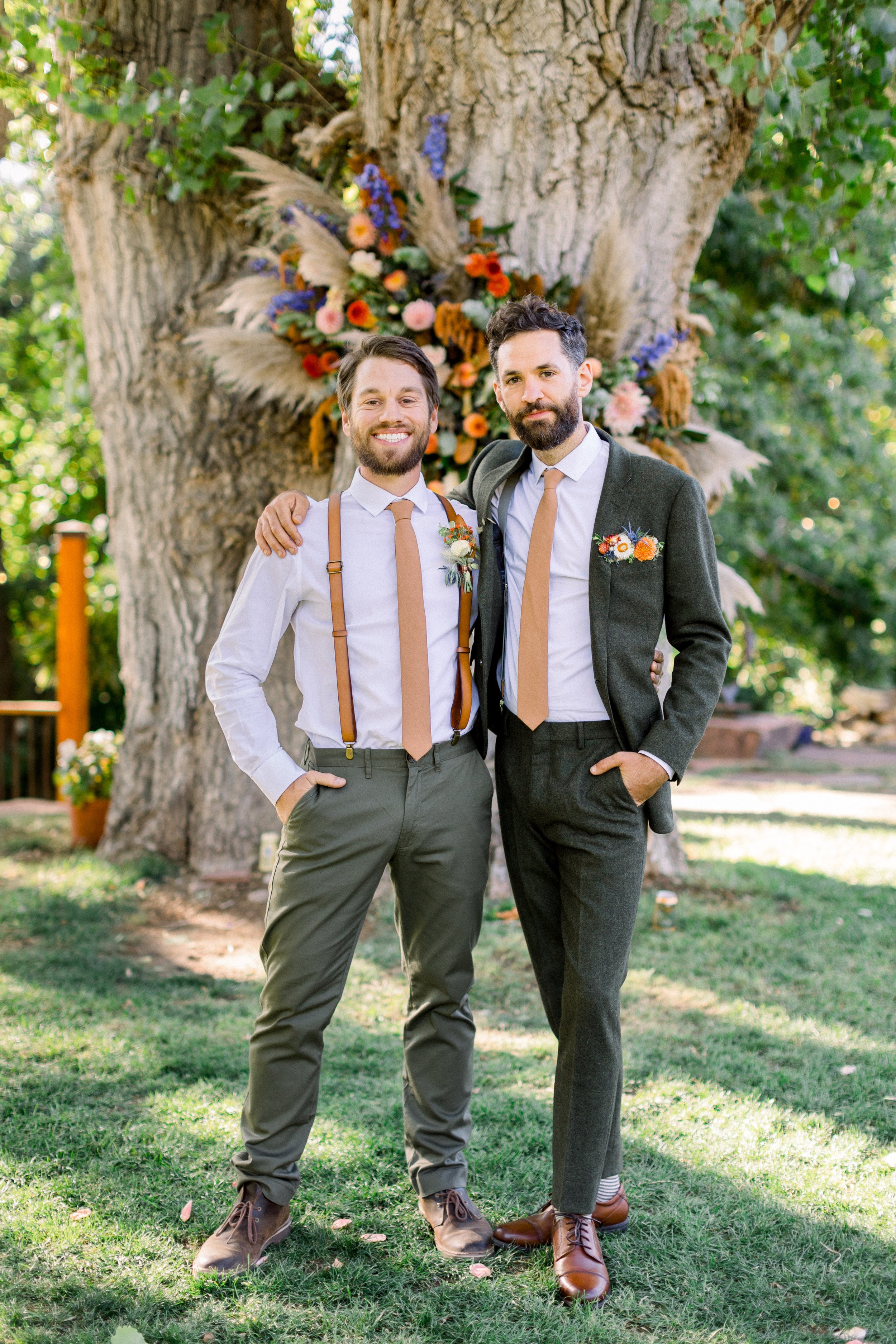 Plume&Furrow-Weddinf-Florist-Taylor&Ryan-ChelseaSliwaPhotography-Lyons-Farmette-September-Colorado-Groom-Best-Man-Boutonnieres.jpg