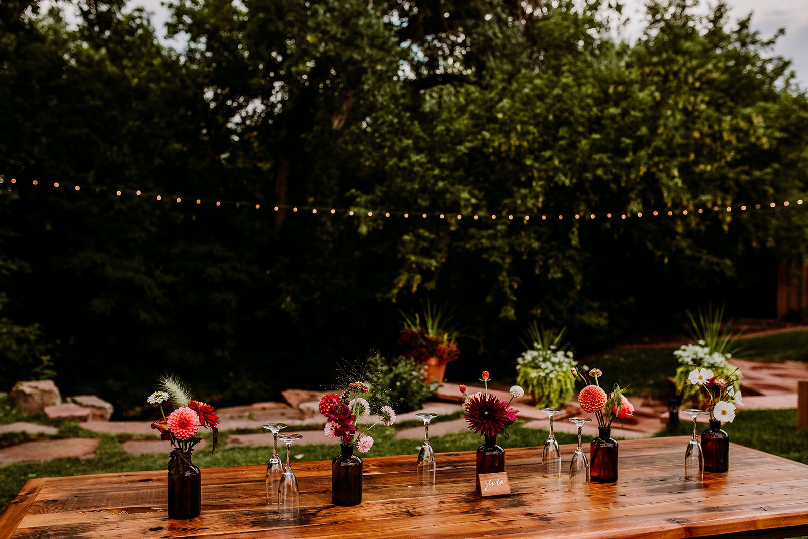 Plume&Furrow-WeddingFlorist-Emily&Eva-TaylerCarlisle-LyonsFarmette-September-Colorado-Amber-Bud-Vases-Table-Decor.jpg