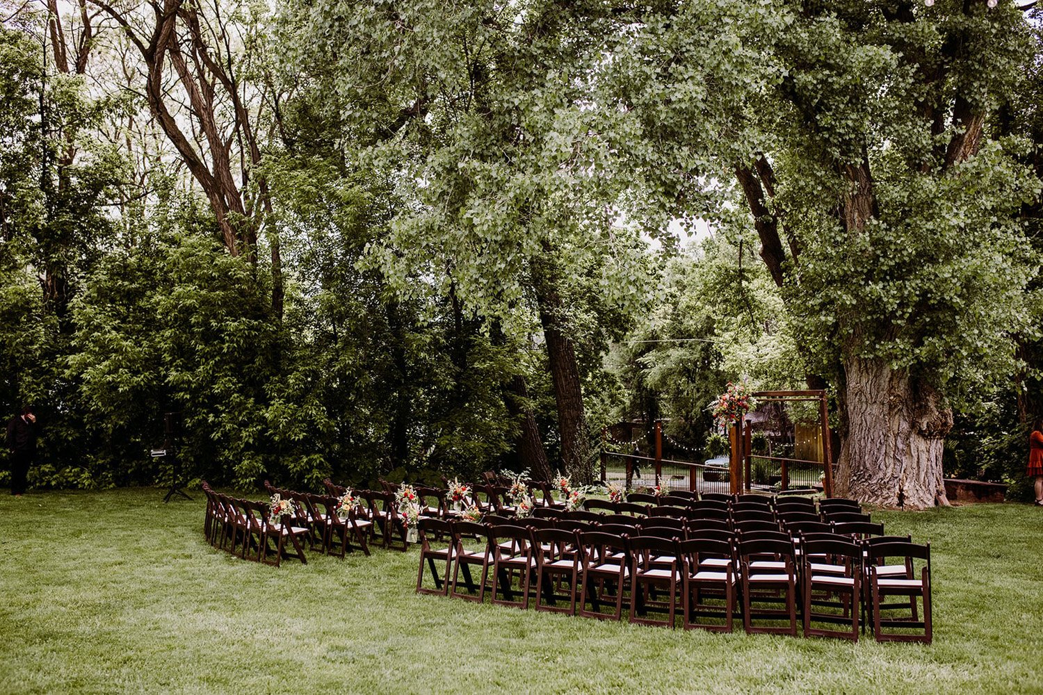 Plume&Furrow-Wedding-Florist-Annie&Alex-Lyons-Farmette-Colorado-TaylerCarlisle-ceremony-setting-wide.jpg