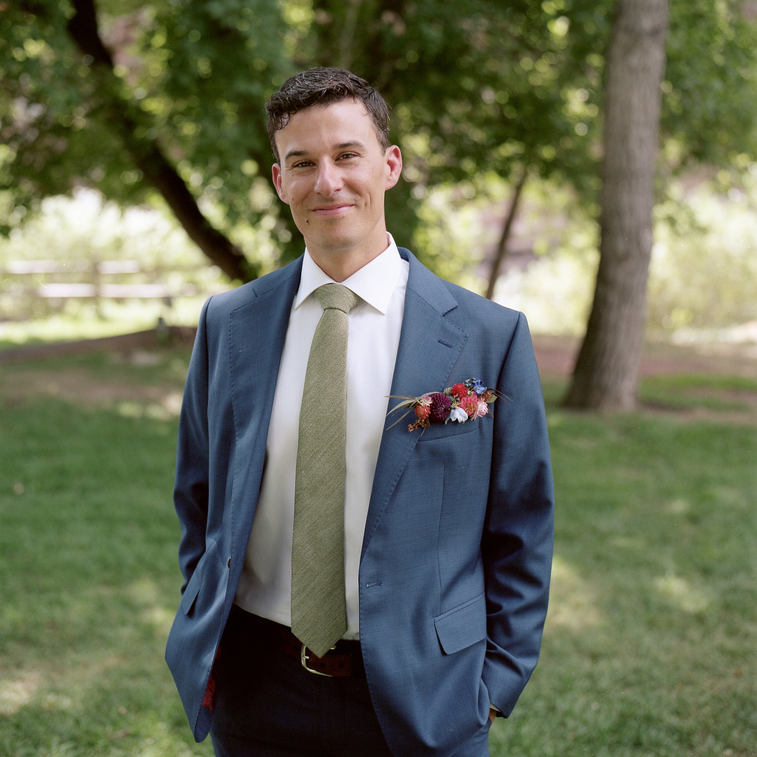 Plume&Furrow-Wedding-Florist-Kayla&Scott-AdamHouseman-River-Bend-September-Colorado-Groom-Pocket-Square-Boutoniere.jpg