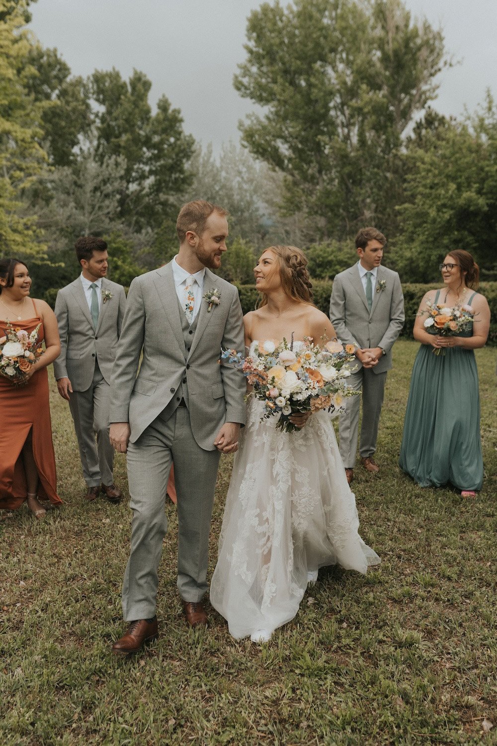Plume&Furrow-Wedding-Florist-theMandinos-AbbyRindelPhoto-LoneHawk-Farm-Colorado-June-bridal-party.jpg