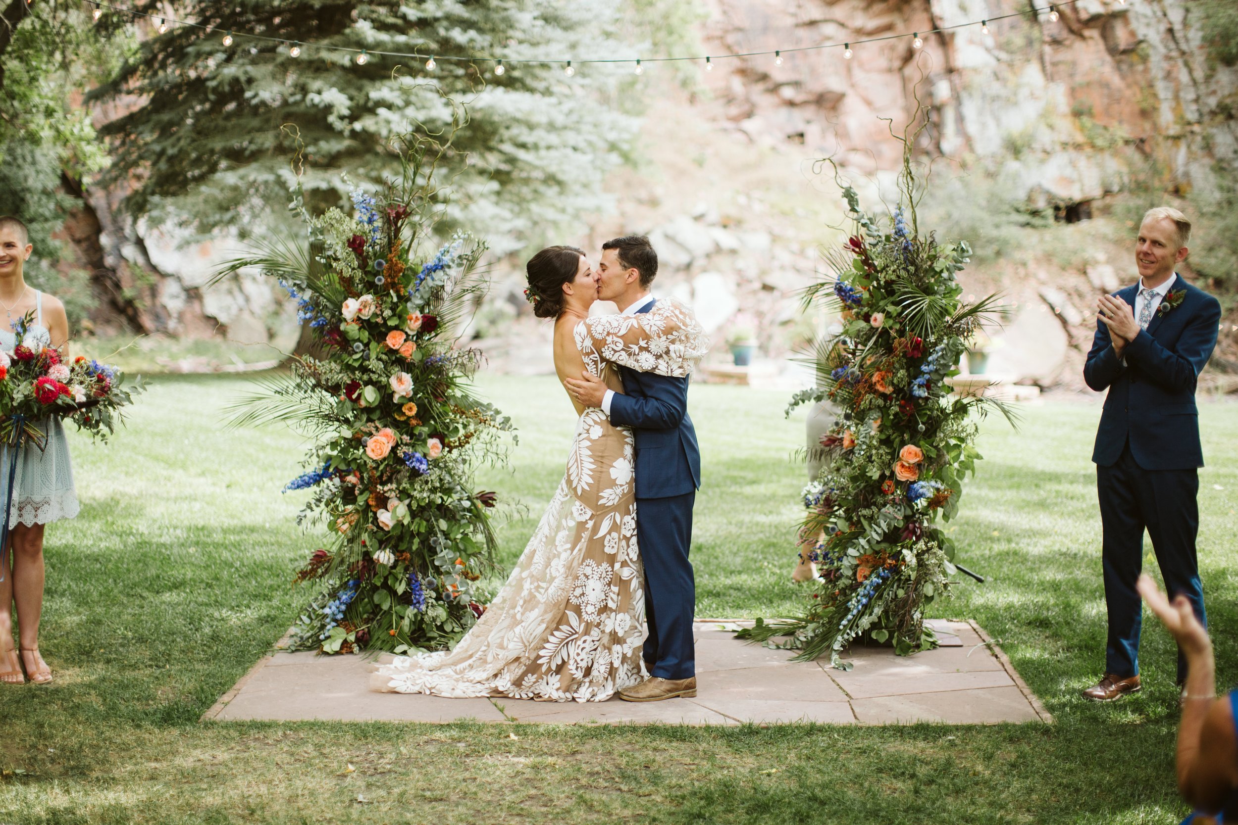 Plume&Furrow-Wedding-Florist-Kayla&Scott-AdamHouseman-River-Bend-September-Colorado-Bride-Groom-Kiss-Floral-Pillars.jpg