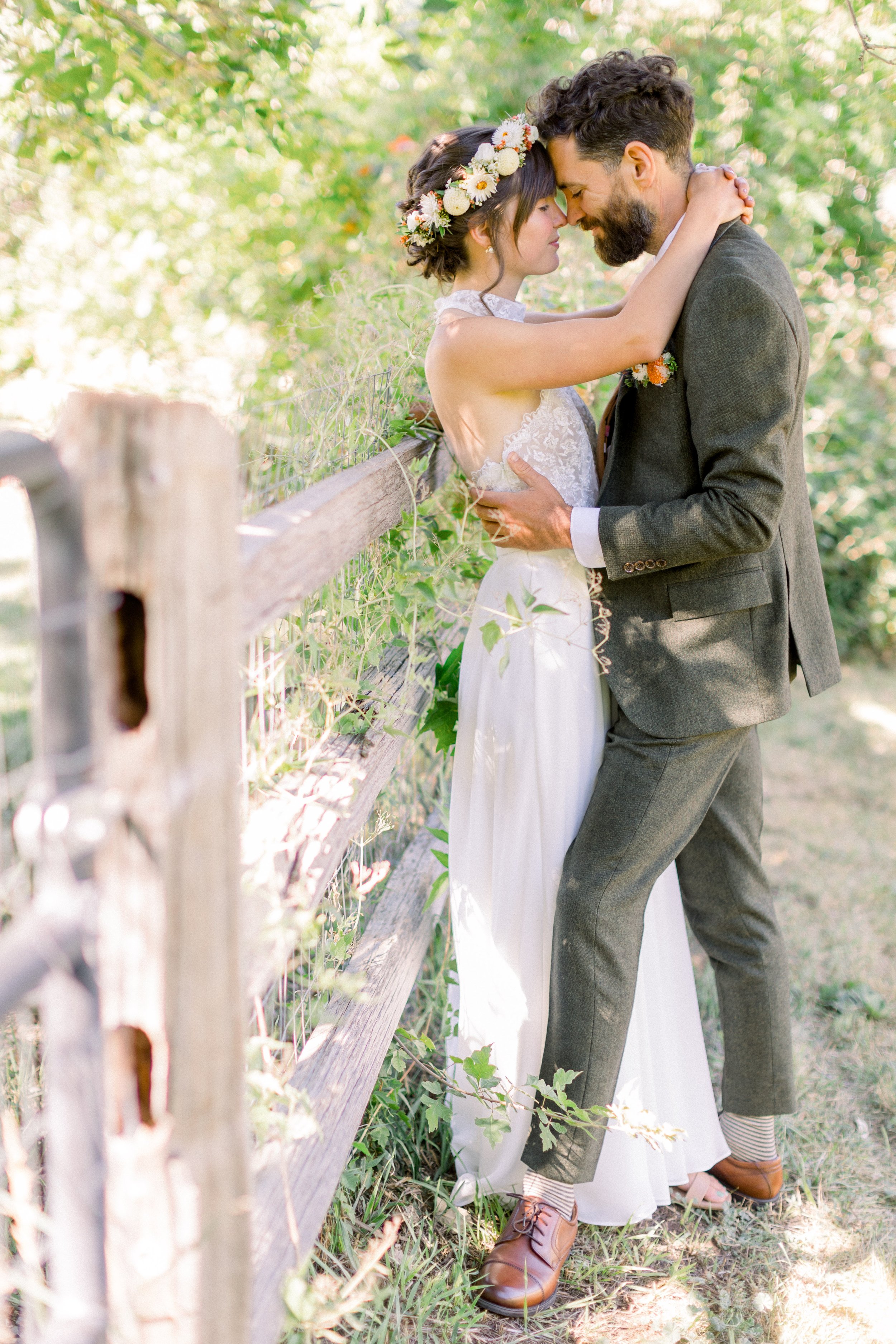 Plume&Furrow-Weddinf-Florist-Taylor&Ryan-ChelseaSliwaPhotography-Lyons-Farmette-September-Colorado-Portrait-Farm-Fence.jpg