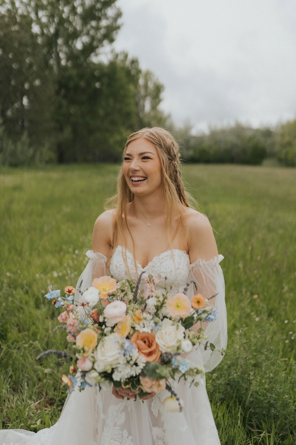 Plume&Furrow-Wedding-Florist-theMandinos-AbbyRindelPhoto-LoneHawk-Farm-Colorado-June-bride-with-bouquet.jpg