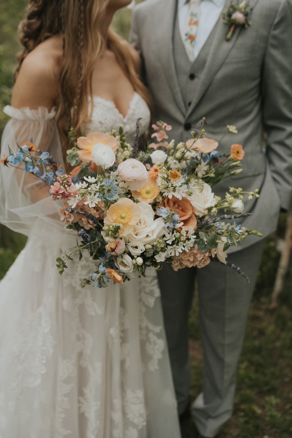 Plume&Furrow-Wedding-Florist-theMandinos-AbbyRindelPhoto-LoneHawk-Farm-Colorado-June-first-look-bouquet-detail.jpg