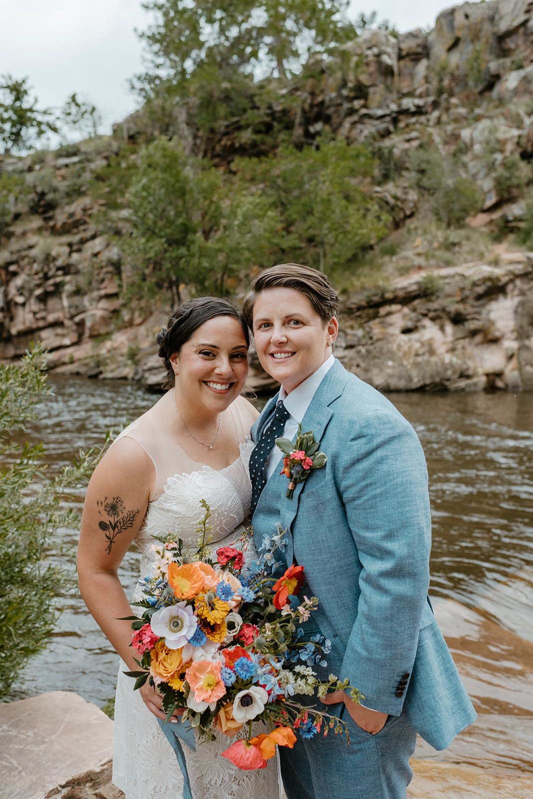 Plume&Furrow-Wedding-Florist-Meg&Cary-MapandCompassPhotography-River-Bend-June-Colorado-Couple-Bridal-Bouquet-Riverside.jpg