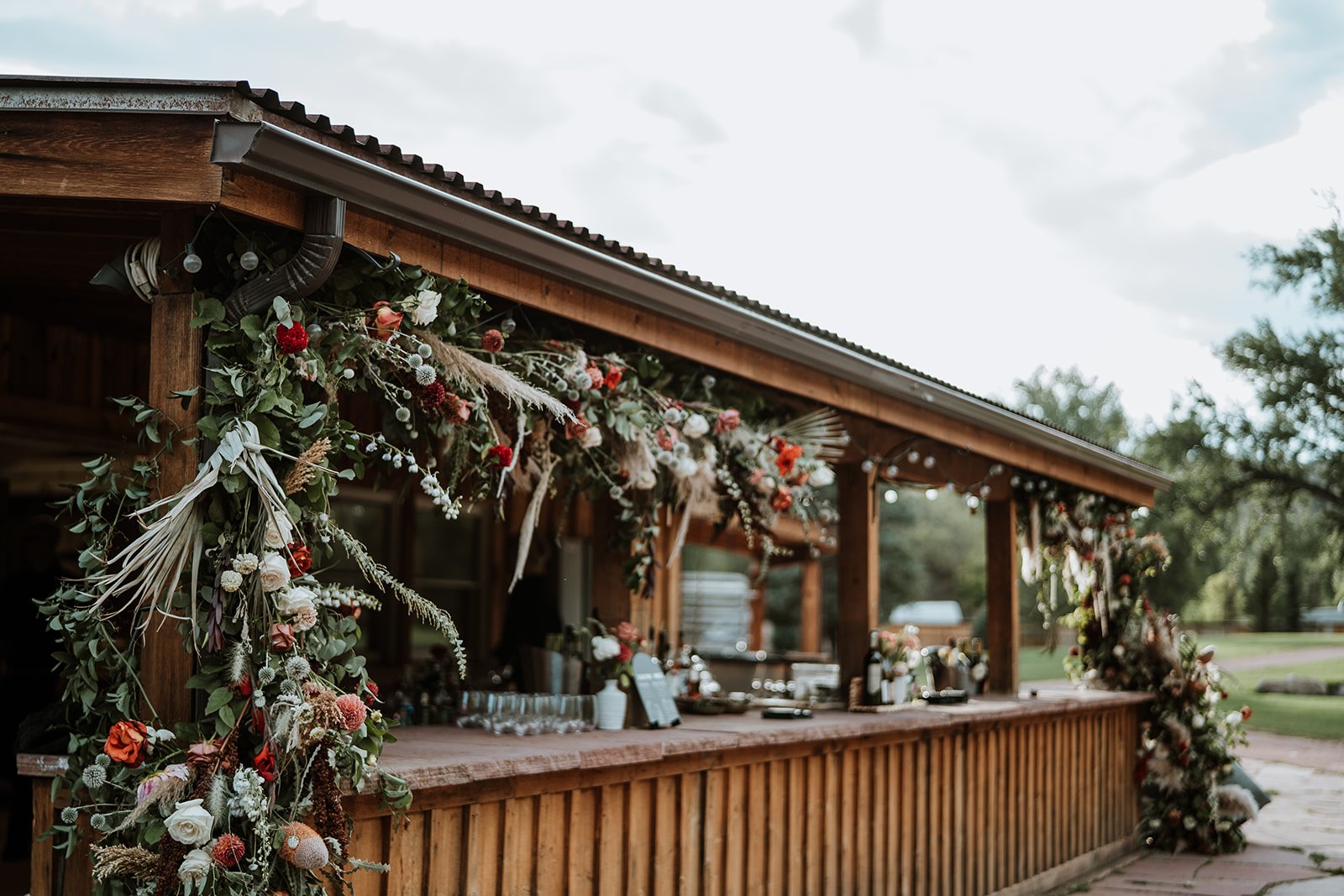 Plume&Furrow-Wedding-Florist-Jess&Jonny-BasecampVisual-Planet-Bluegrass-August-Colorado-Floral-Garland-Bar-Decor.jpg