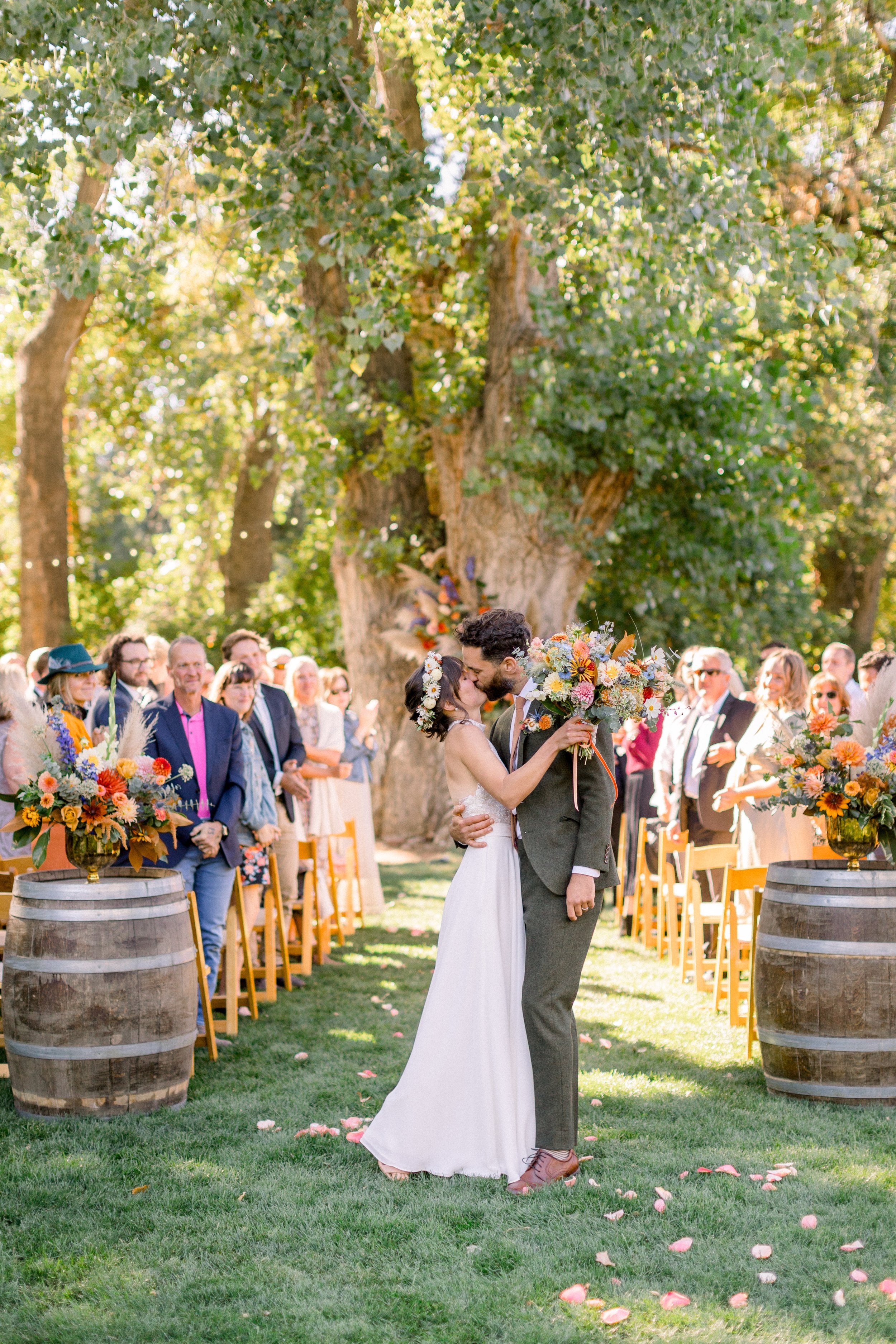 Plume&Furrow-Weddinf-Florist-Taylor&Ryan-ChelseaSliwaPhotography-Lyons-Farmette-September-Colorado-Bride-Groom-Kiss.jpg