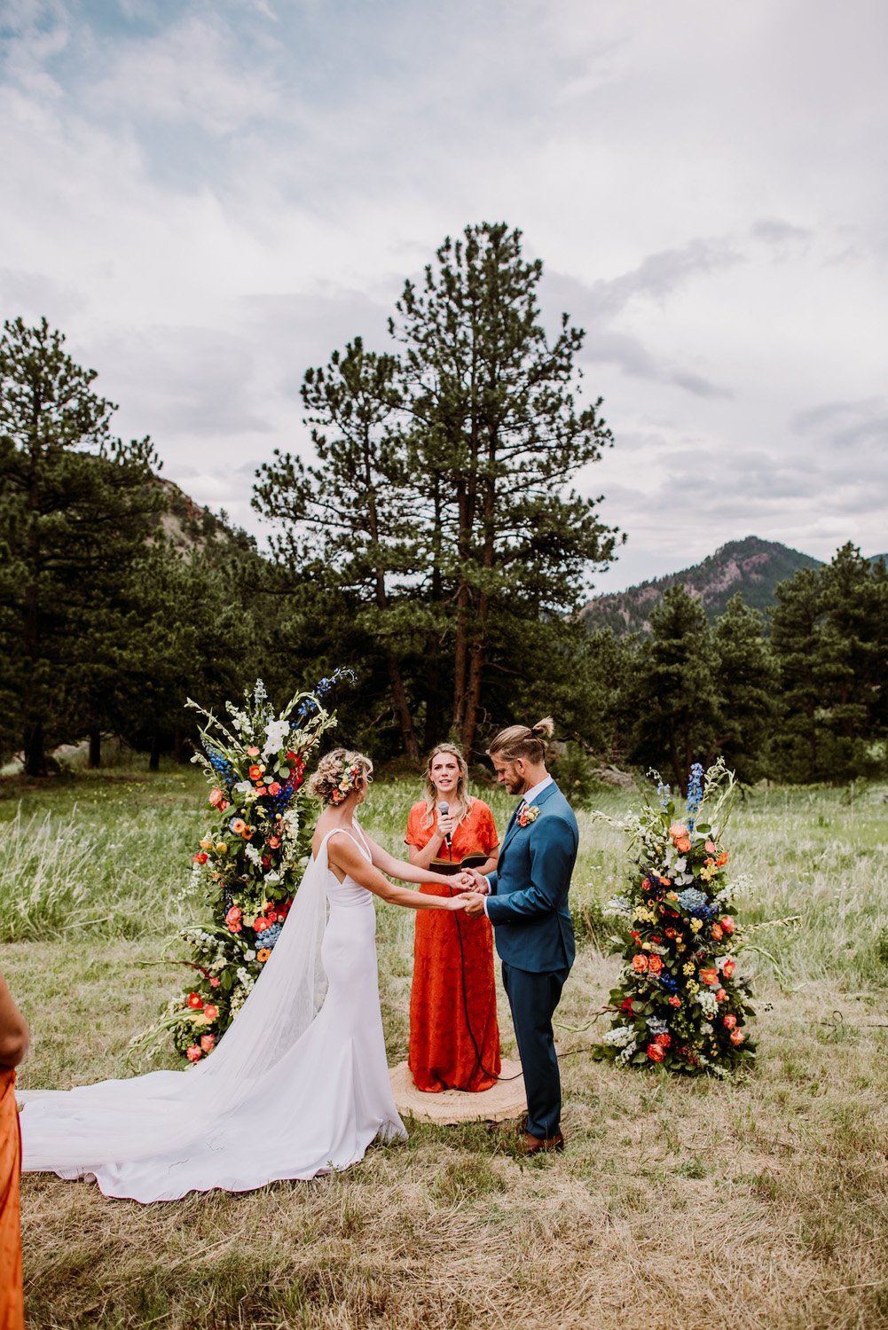 Plume&Furrow-Wedding-Florist-Talie&Forrest-Boulder-County-Colorado-TaylerCarlisle-ceremony-vows-flower-pillars.jpg