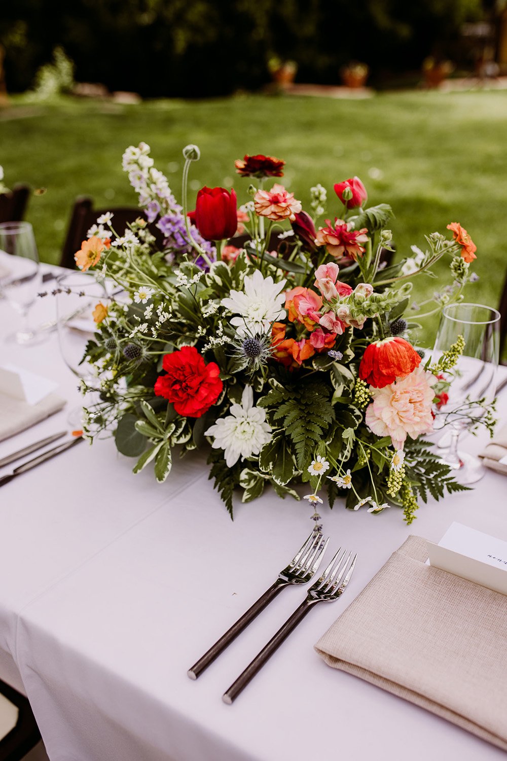 Plume&Furrow-Wedding-Florist-Annie&Alex-Lyons-Farmette-Colorado-TaylerCarlisle-reception-flower-arrangement.jpg
