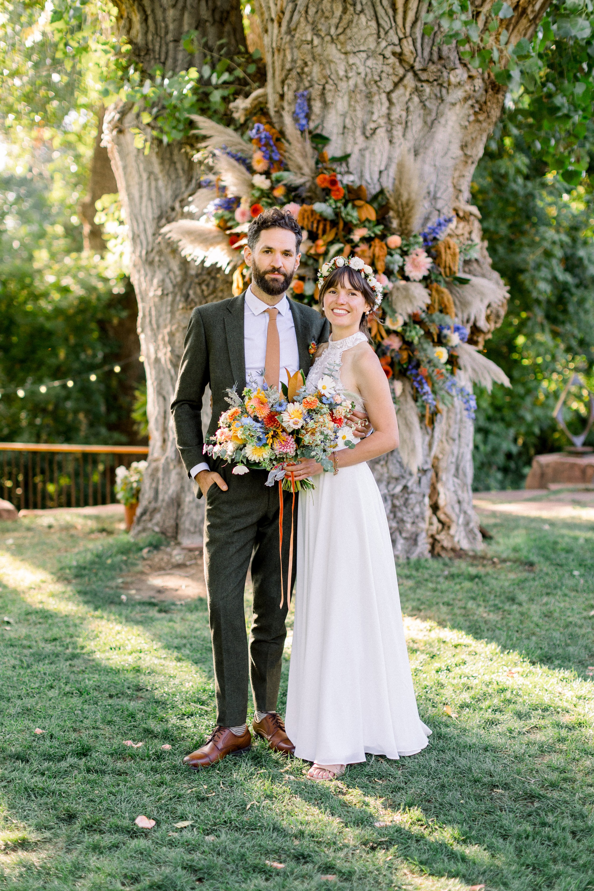 Plume&Furrow-Weddinf-Florist-Taylor&Ryan-ChelseaSliwaPhotography-Lyons-Farmette-September-Colorado-Couple-Portrait-Floral-Tree-Wrap-Ceremony.jpg
