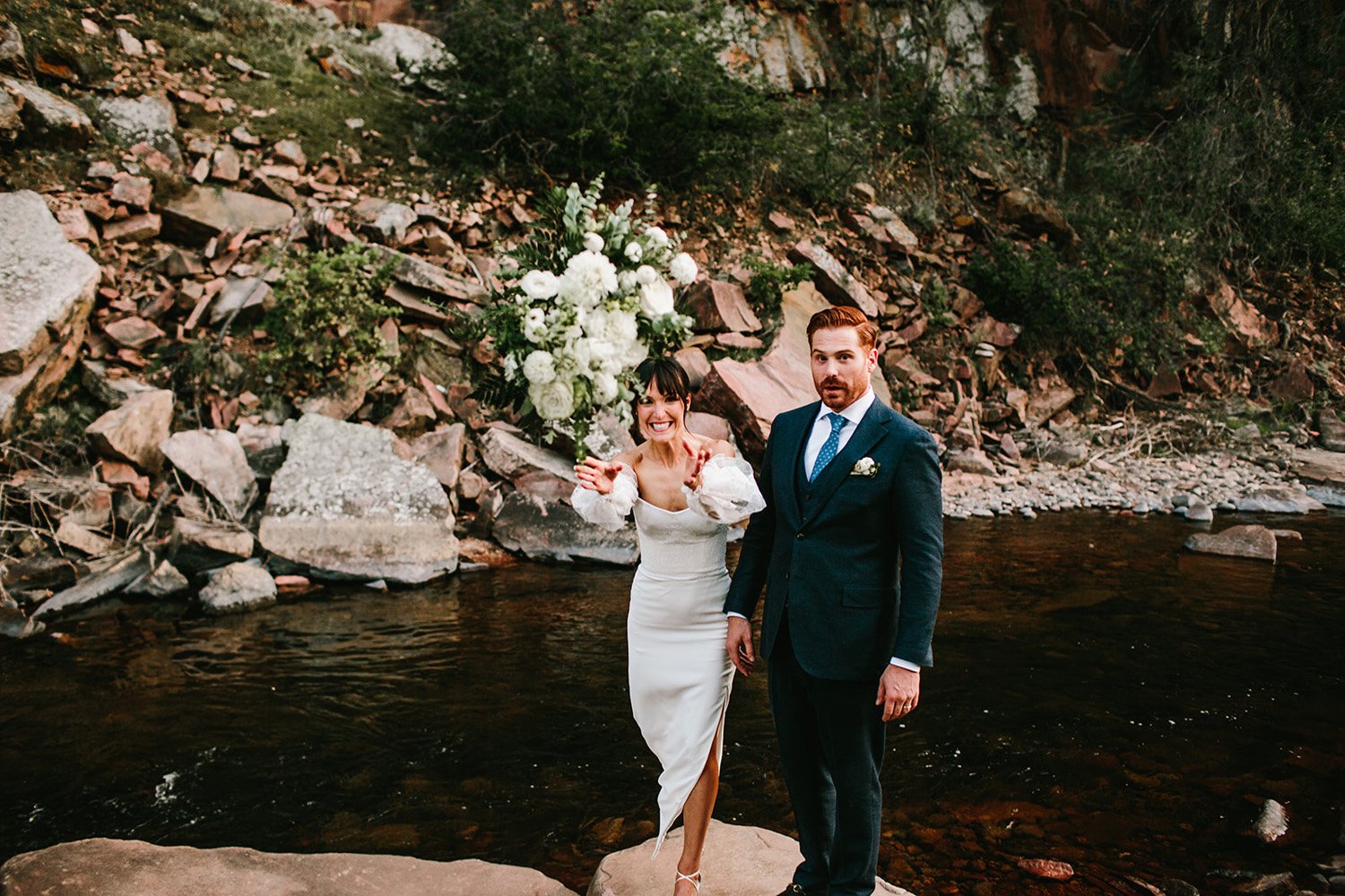 Plume&Furrow-Wedding-Florist-Megan&Jack-TaylerCarlislePhoto-RiverBend-August-Colorado-bride-groom-bouquet-toss.jpg