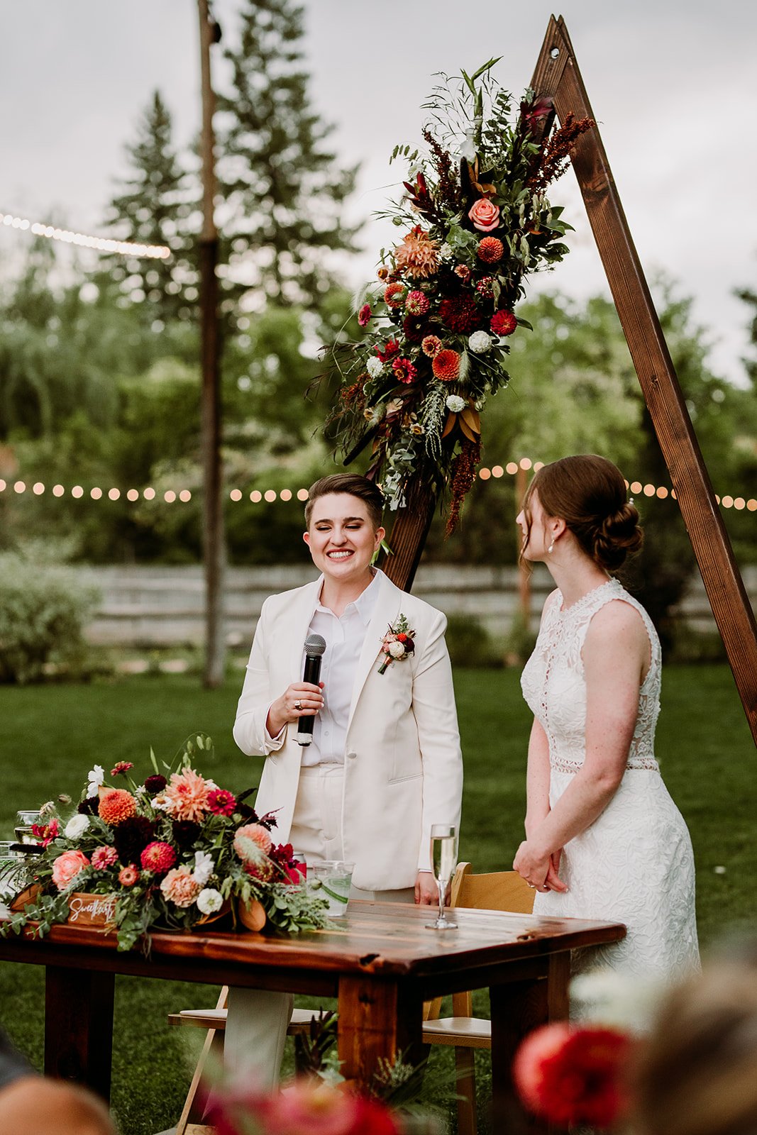 Plume&Furrow-WeddingFlorist-Emily&Eva-TaylerCarlisle-LyonsFarmette-September-Colorado-Bride-Speech-Floral-Arbor-Head-Table.jpg
