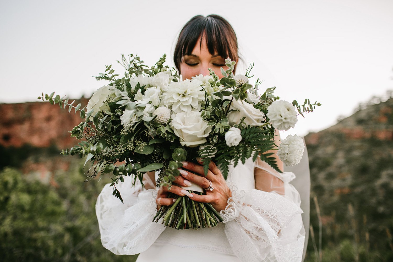 Plume&Furrow-Wedding-Florist-Megan&Jack-TaylerCarlislePhoto-RiverBend-August-Colorado-bride-bouquet-detail-neutral.jpg