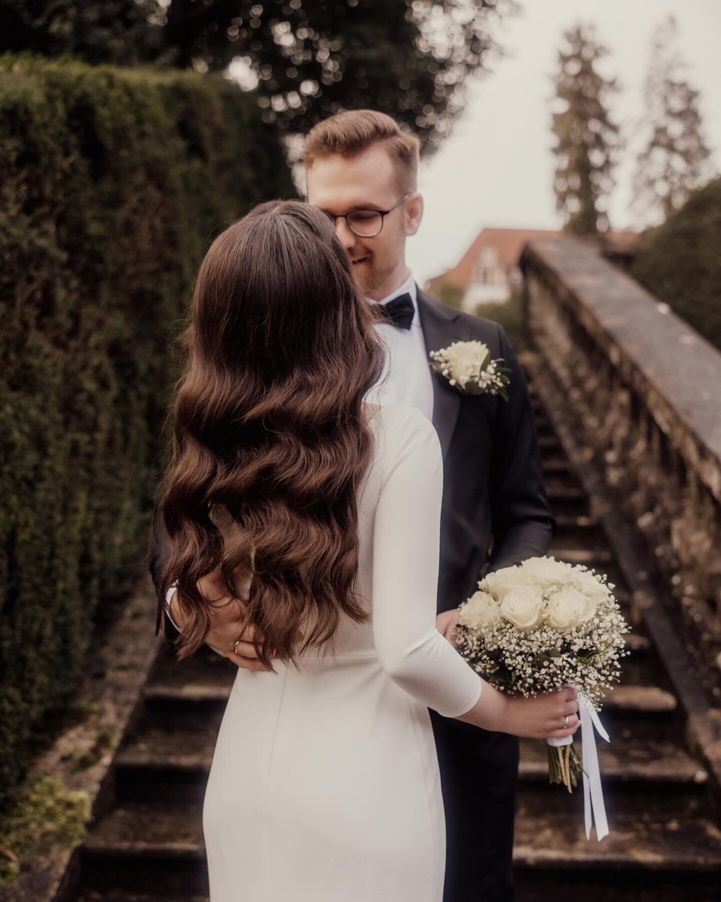 Beautiful Wedding in Baden🤍 Can&rsquo;t wait for the upcoming projects and weddings🤍
.
Hair by @rotweisscoiffeur
.
www.lee-hochzeitsfotograf.com
.
#leekramerhochzeitsfotografie #leekramerphotography #hochzeitsfotografz&uuml;rich #hochzeitslocation 