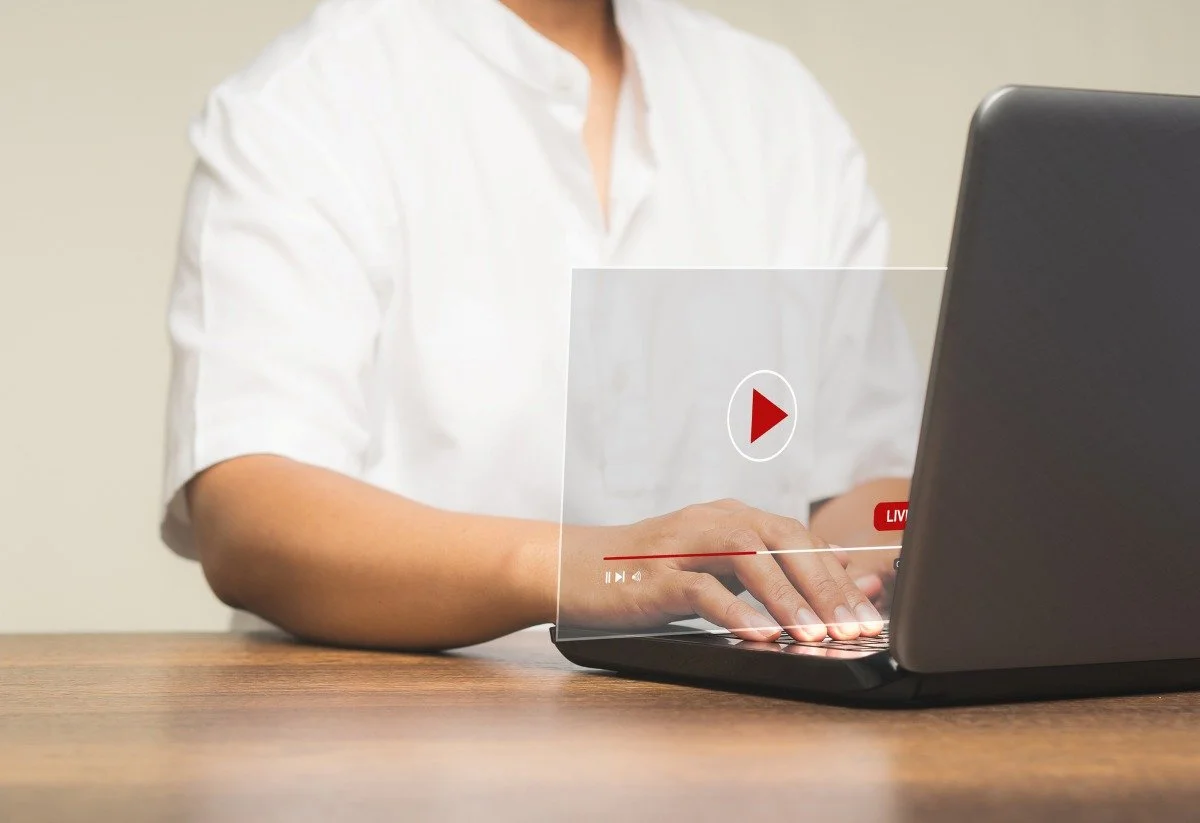 virtual screen with a laptop while sitting at the table