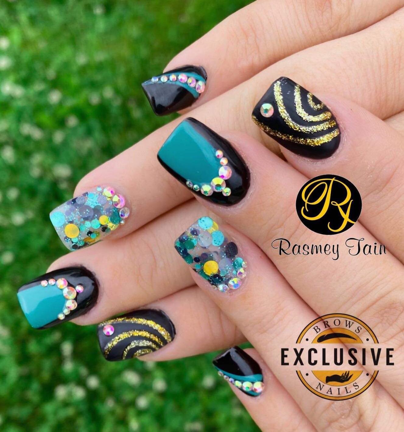 Just a lil&rsquo; turquoise moment to start the week off right! 
-
-
-
-
-
-
-
#nailsofinstagram #naildesigns #nails #manicure #nailset #acrylicnails #nailart