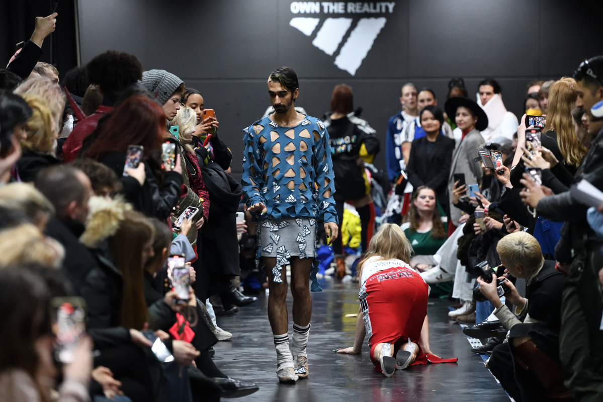 THE_YES_MEN_ADIDAS_REALITY_WEAR+_D850_1409-photo+Michael+Wittig+BerlinJPG.png.webp