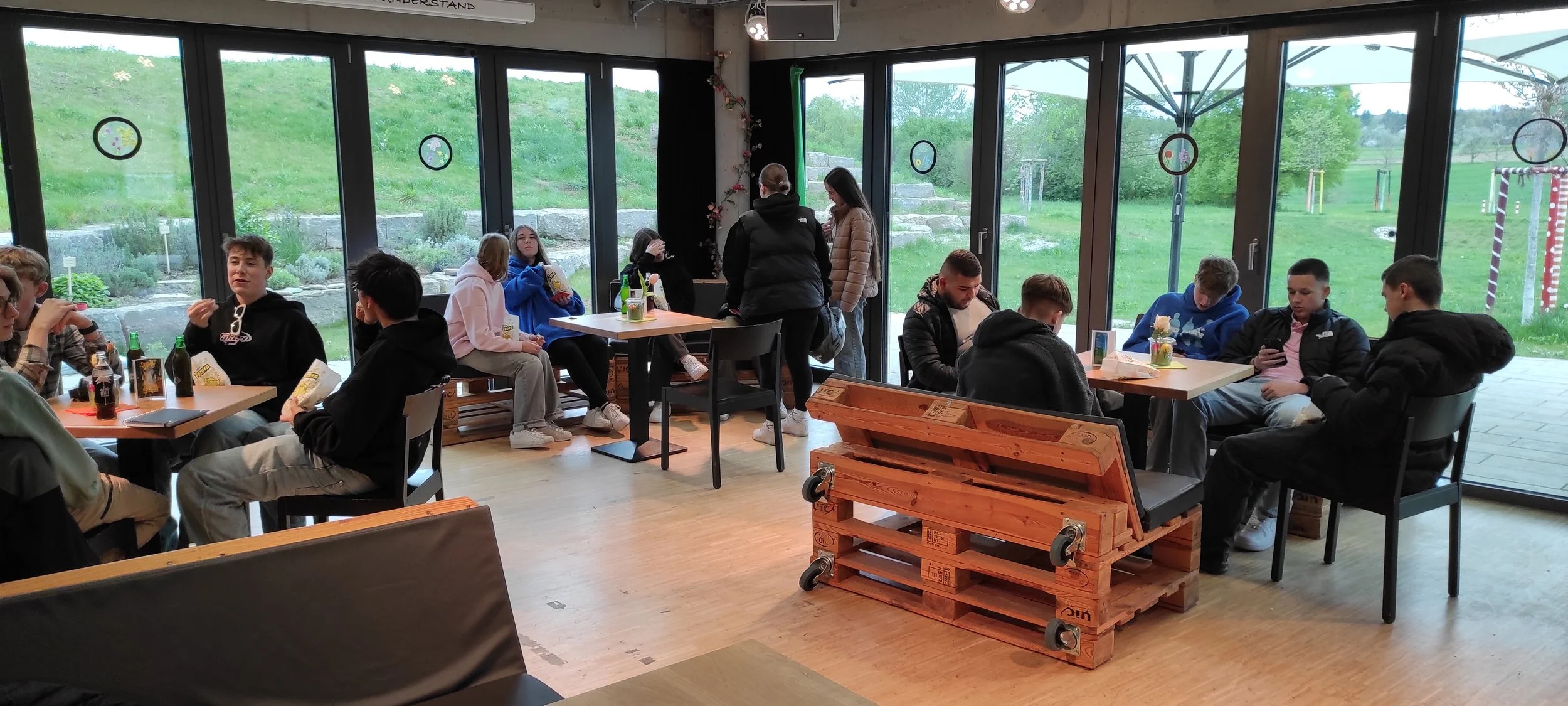 24_Cafe_02.jpg