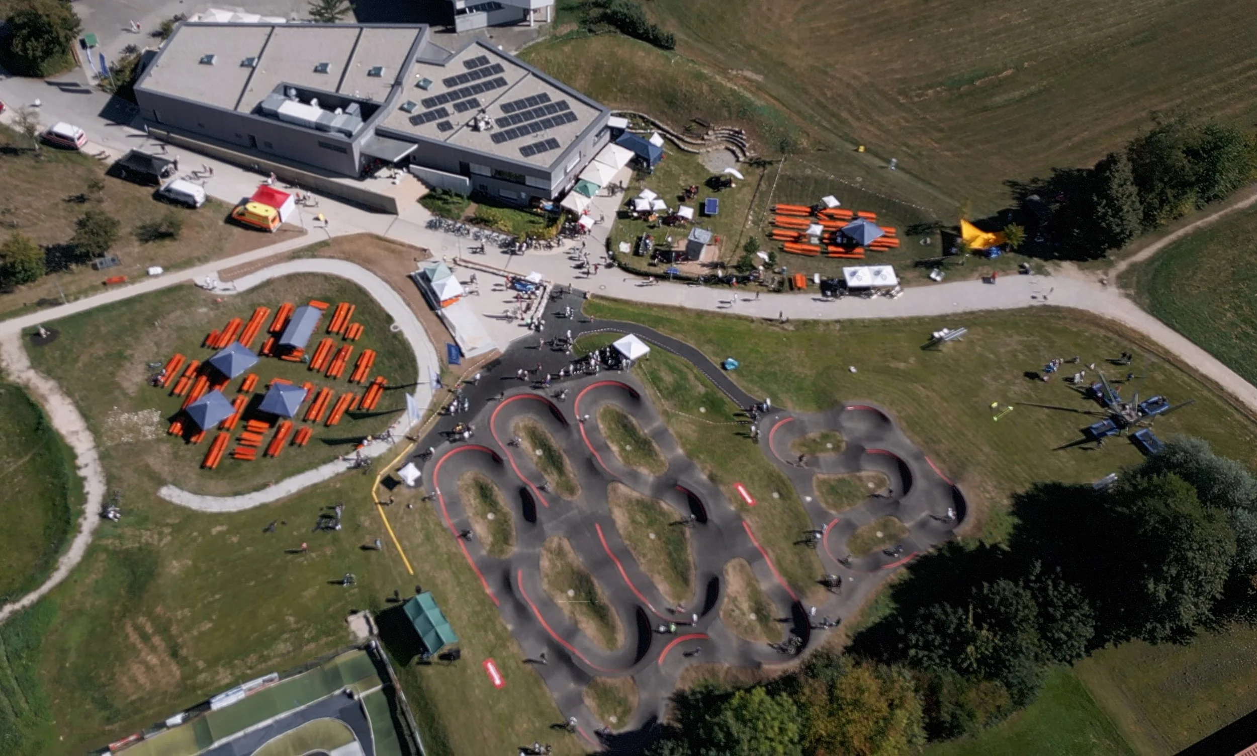 230916_Pumptrack Einweihung_Luftbild_01.jpg