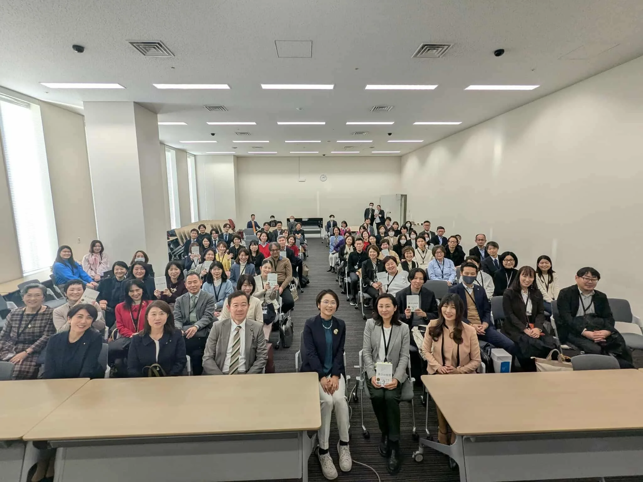 井上陽子の講演後、出席者との集合写真