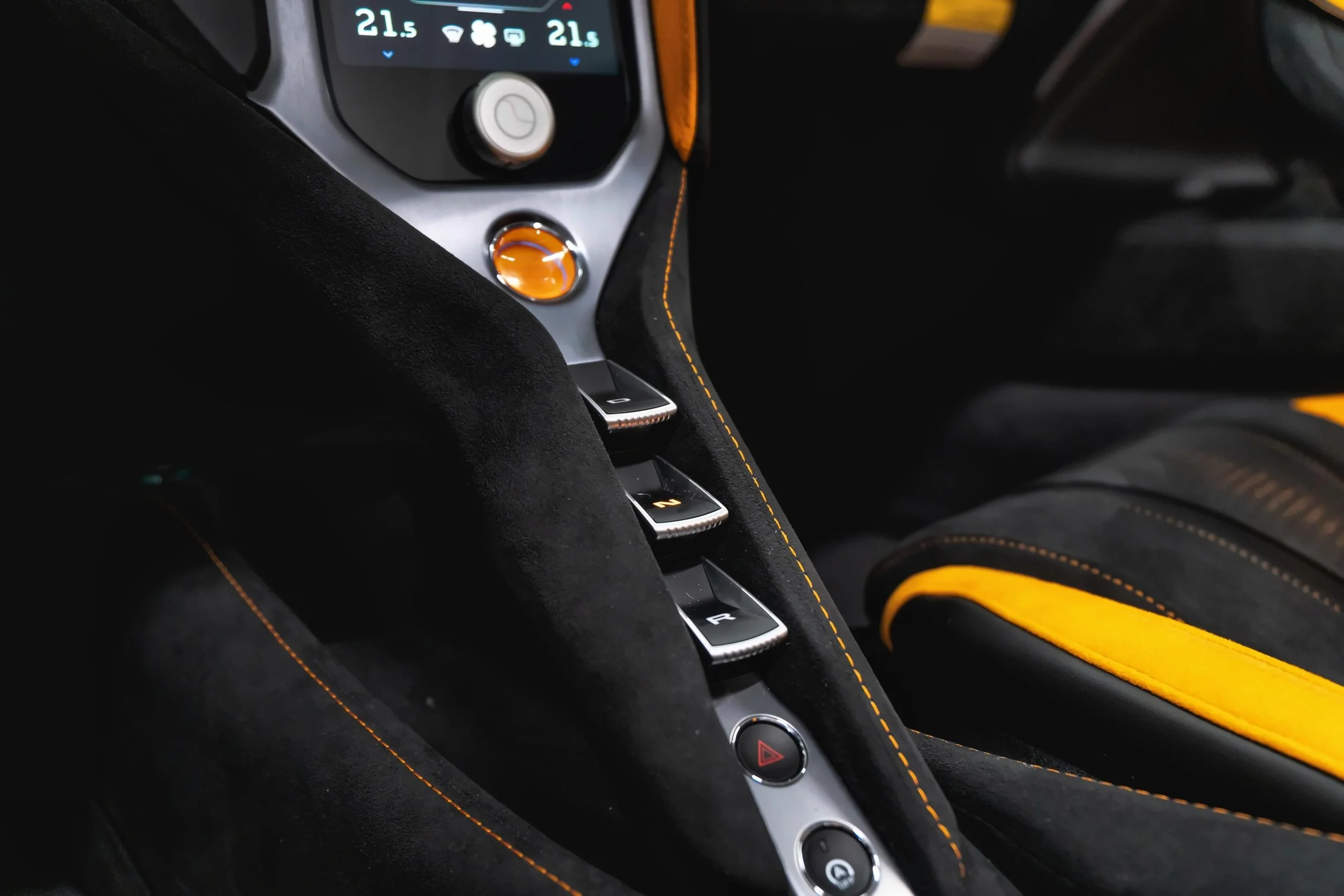 Jaguar Land Rover Laval - 20-13262554-mclaren-m10-2026-m26003-photos-interieures.jpeg