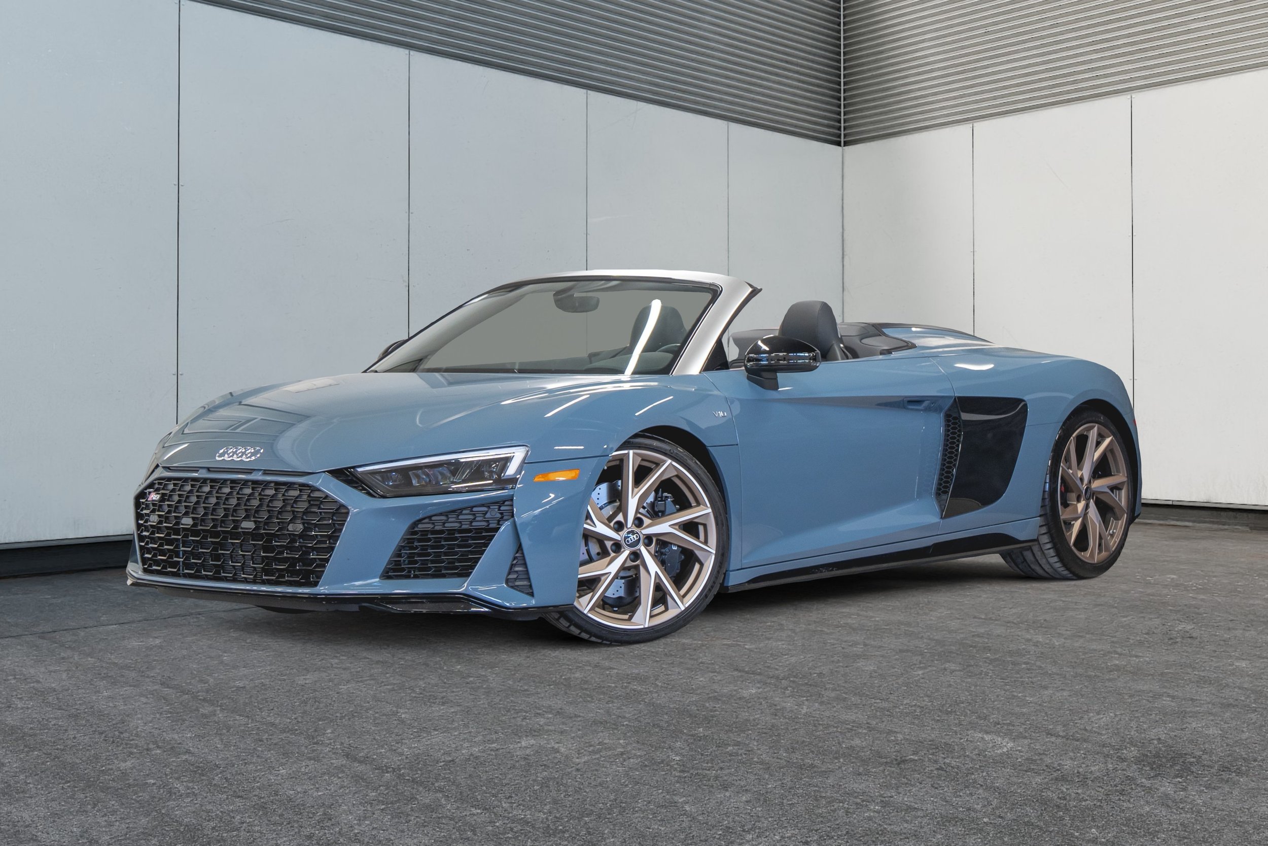 Jaguar Land Rover Laval - 2-10049423-audi-r8-2023-u25008-photos-exterieures.jpeg