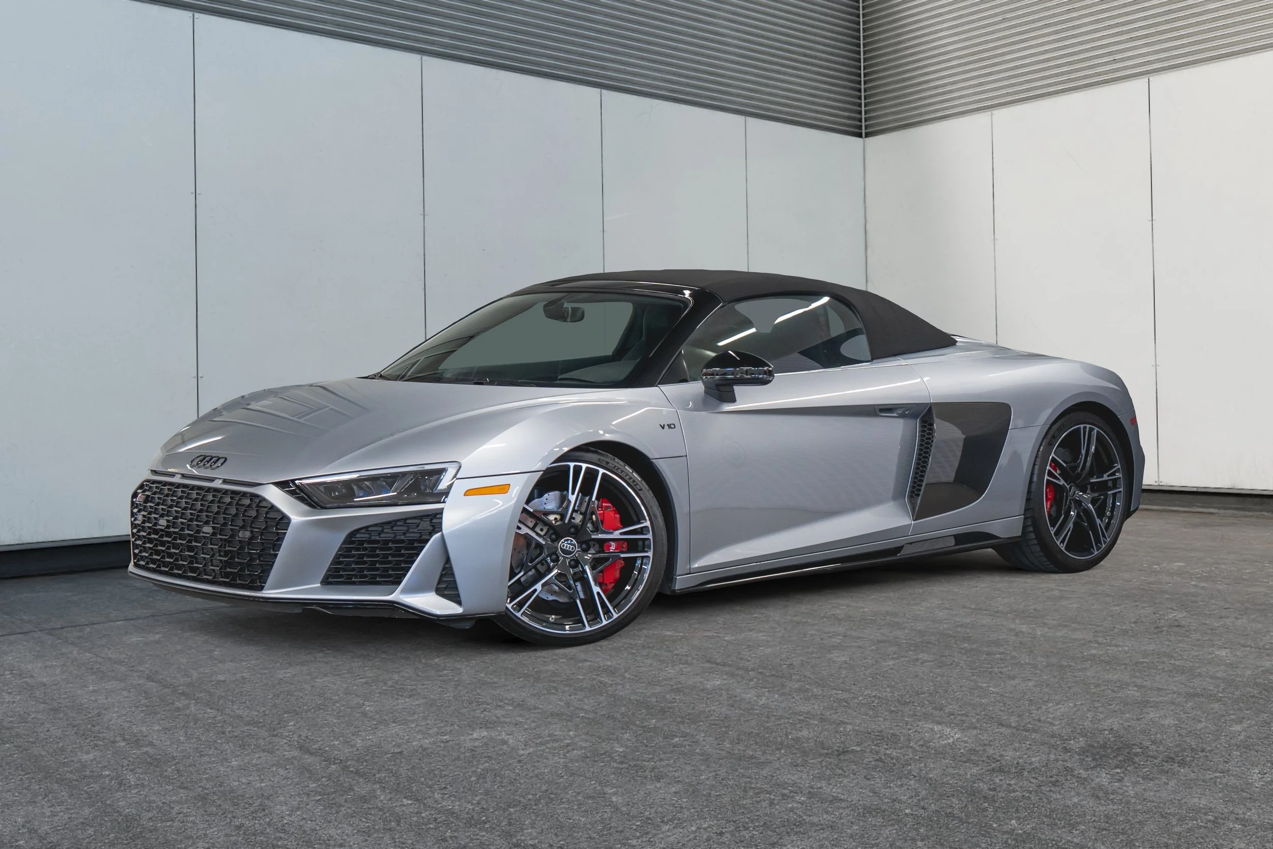 Jaguar Land Rover Laval - 1-11506994-audi-r8-2023-u25037-photos-exterieures.jpeg