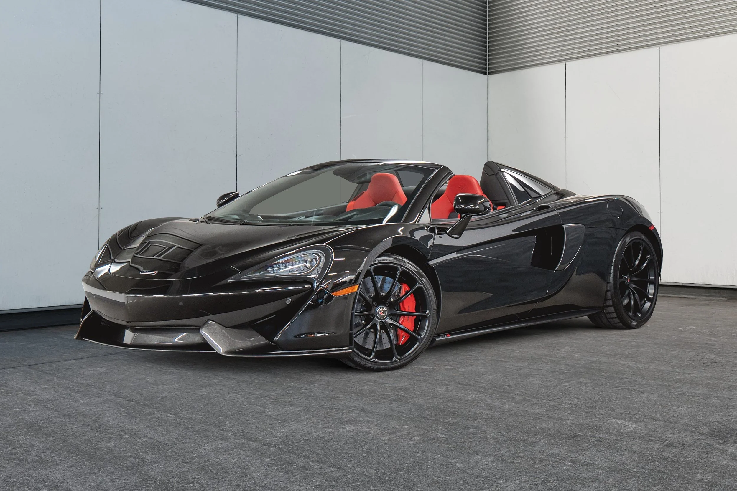 Jaguar Land Rover Laval - 2-11549401-mclaren-m21-2018-u23044b-photos-exterieures.jpeg