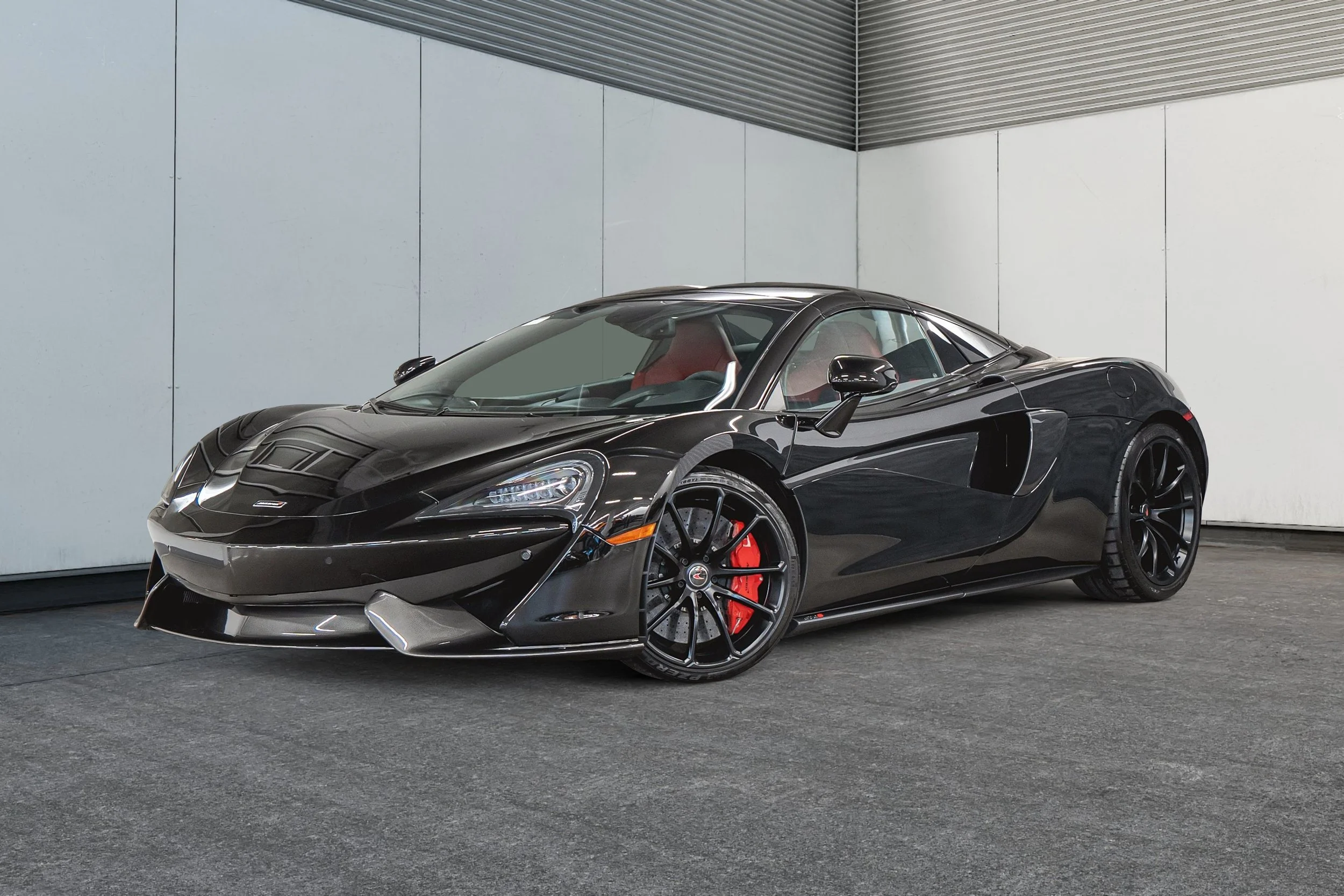 Jaguar Land Rover Laval - 1-11549400-mclaren-m21-2018-u23044b-photos-exterieures.jpeg
