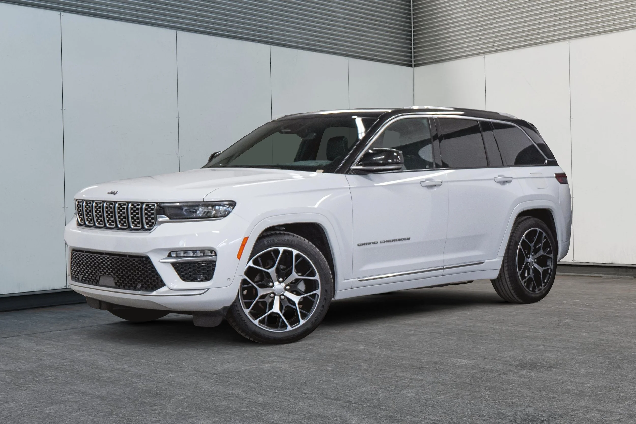 Jaguar Land Rover Laval - 1-11989704-jeep-grand-cherokee-2023-p25245a-photos-exterieures.jpeg