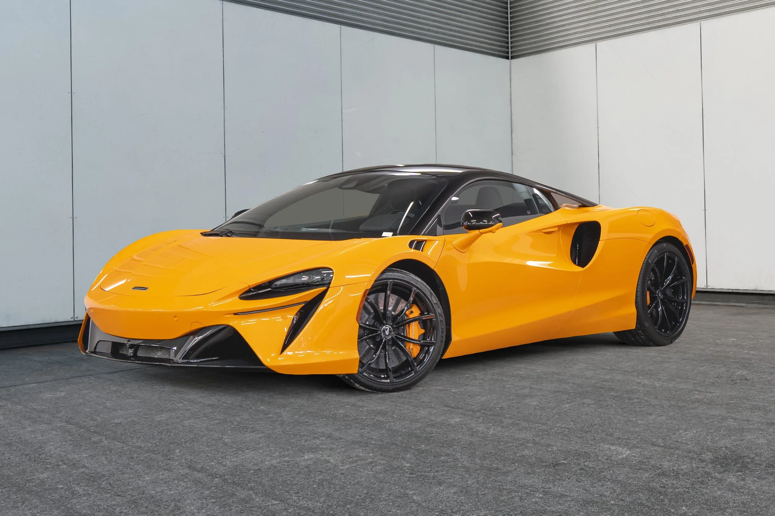 Jaguar Land Rover Laval - 1-12317051-mclaren-f1-gtr-2023-u25044a-photos-exterieures.jpeg