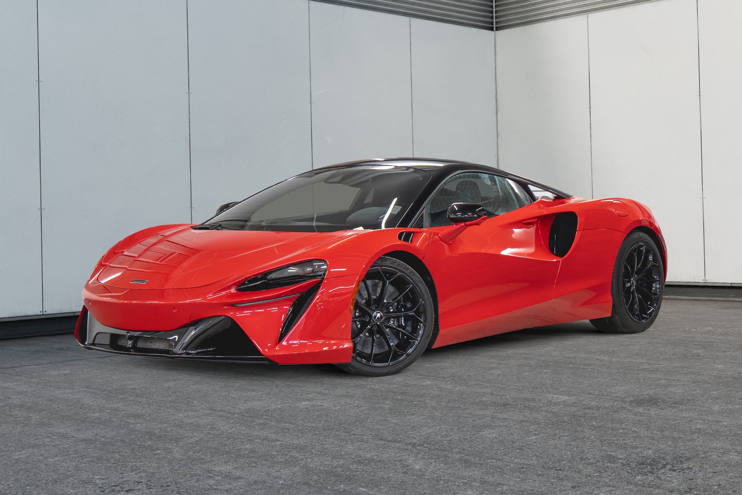 Jaguar Land Rover Laval - 1-12599423-mclaren-f1-gtr-2023-u25049-photos-exterieures.jpeg