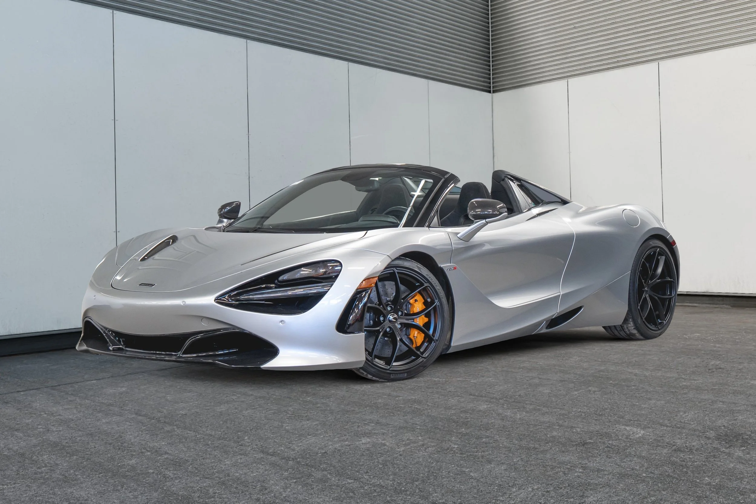 Jaguar Land Rover Laval - 2-12685903-mclaren-f1-gtr-2023-u25050-photos-exterieures.jpeg