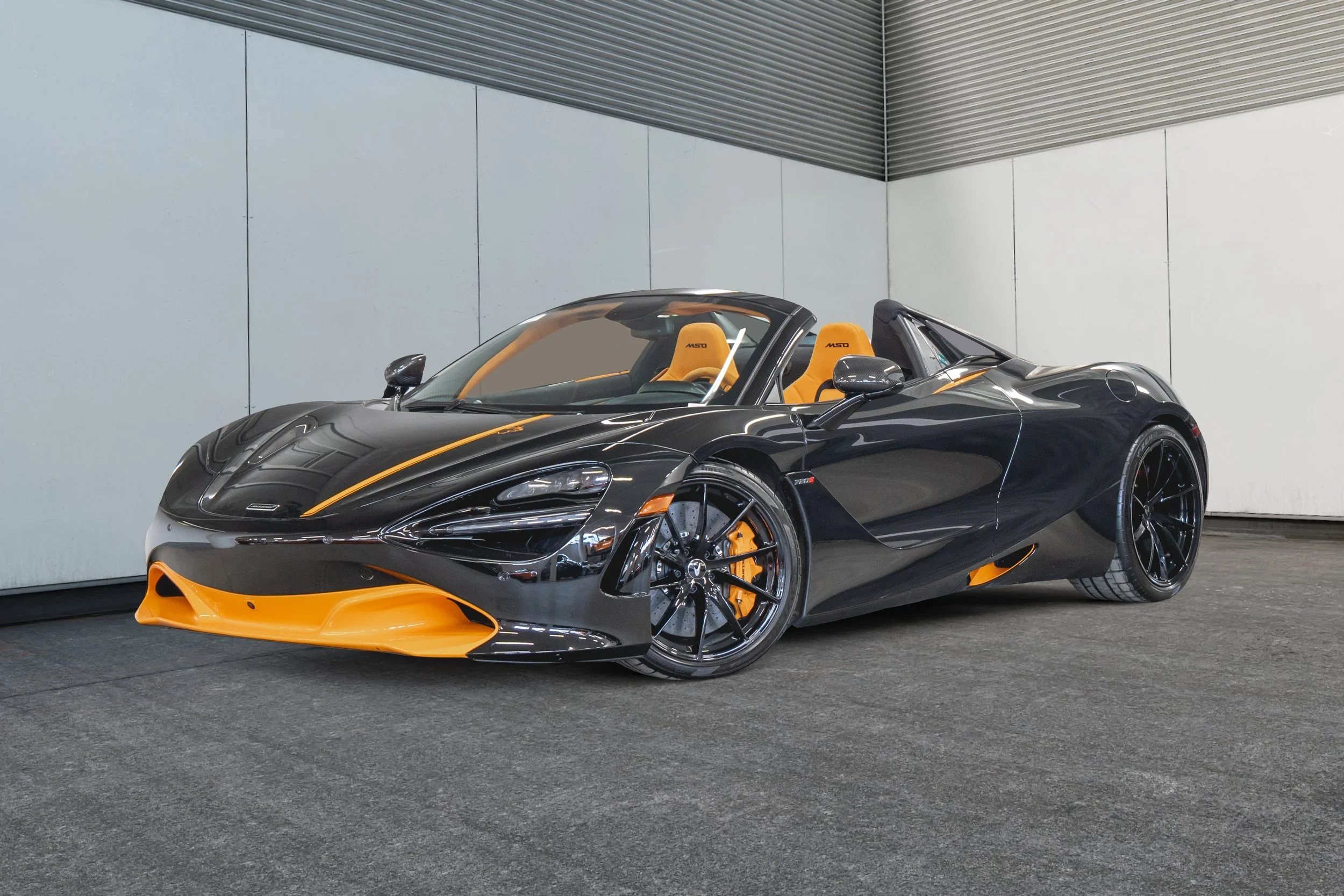 Jaguar Land Rover Laval - 2-13037421-mclaren-f1-gtr-2022-c25004-photos-exterieures.jpeg