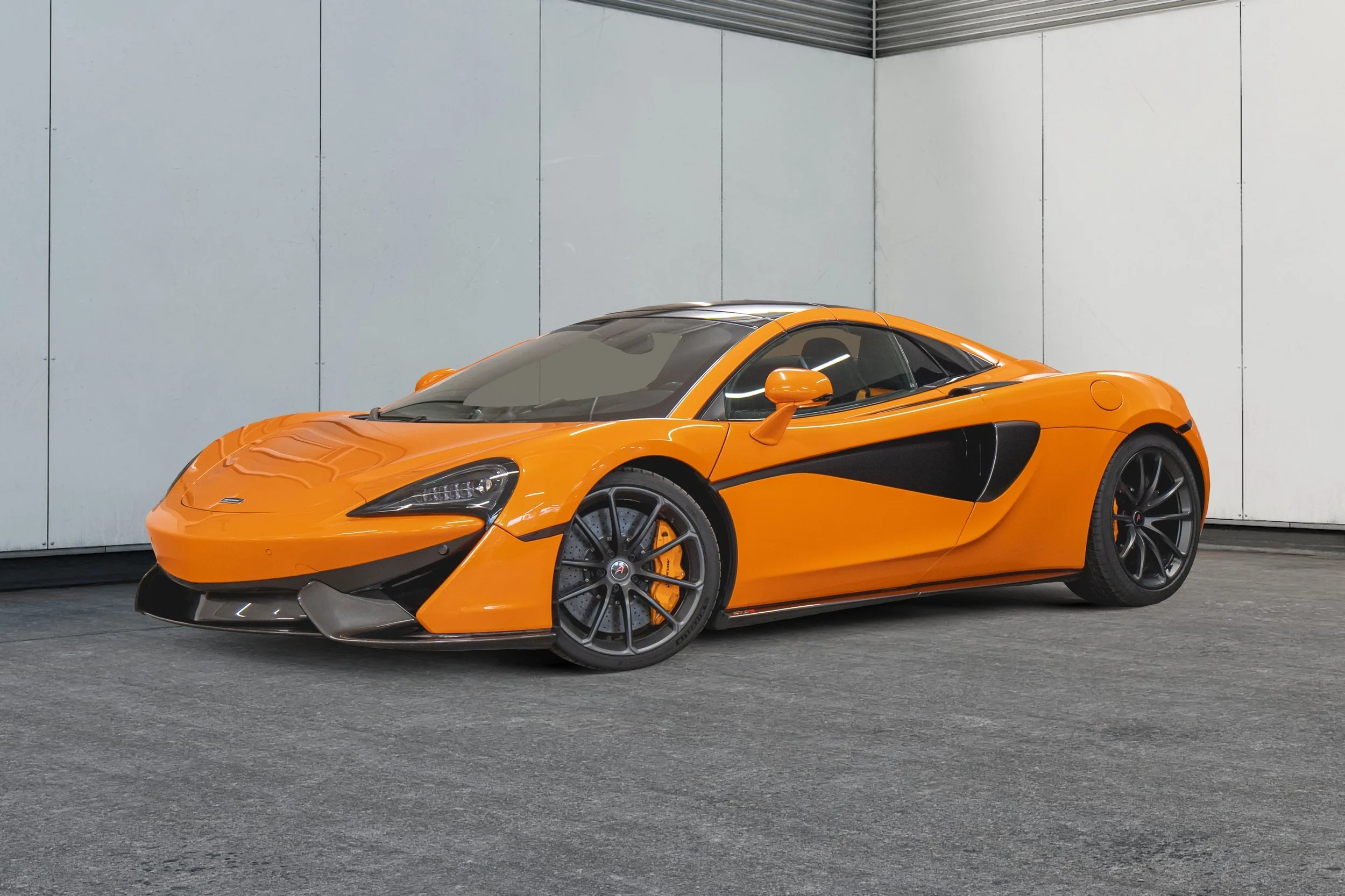 Jaguar Land Rover Laval - 1-13115529-mclaren-f1-lm-2018-c26001-photos-exterieures.jpeg