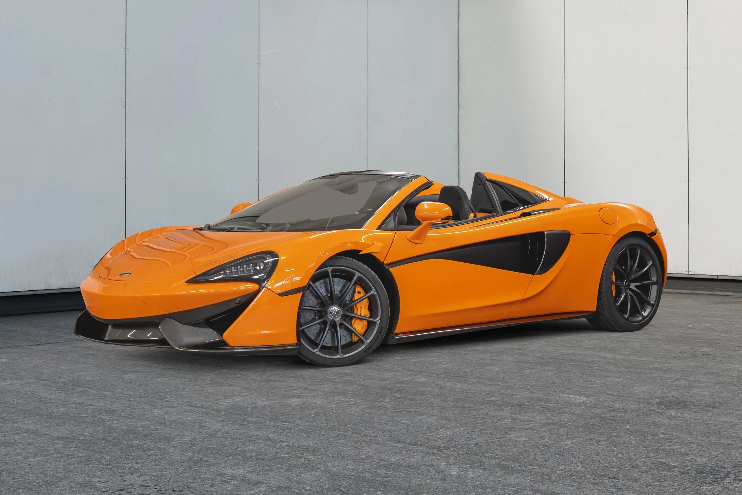 Jaguar Land Rover Laval - 2-13115530-mclaren-f1-lm-2018-c26001-photos-exterieures.jpeg