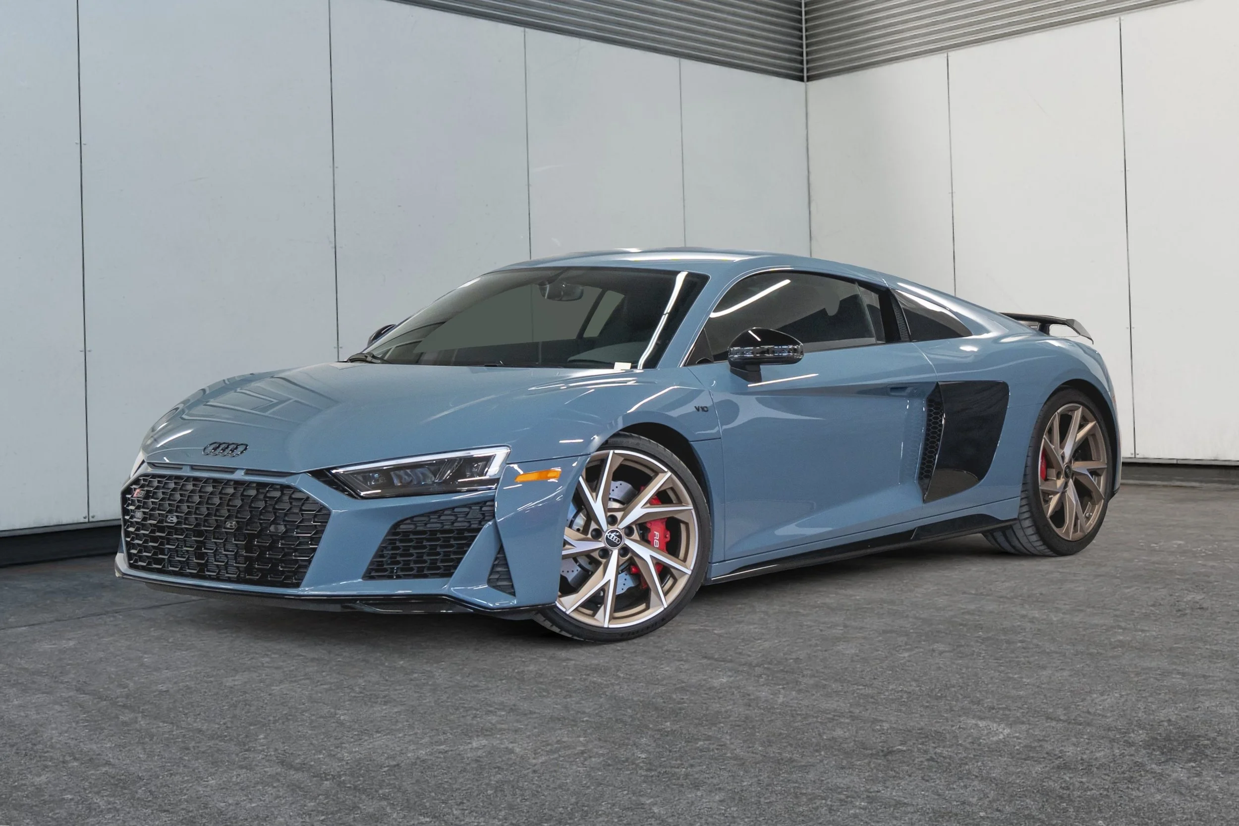 Jaguar Land Rover Laval - 1-13505477-audi-r8-coupe-2023-u25046a-photos-exterieures.jpeg