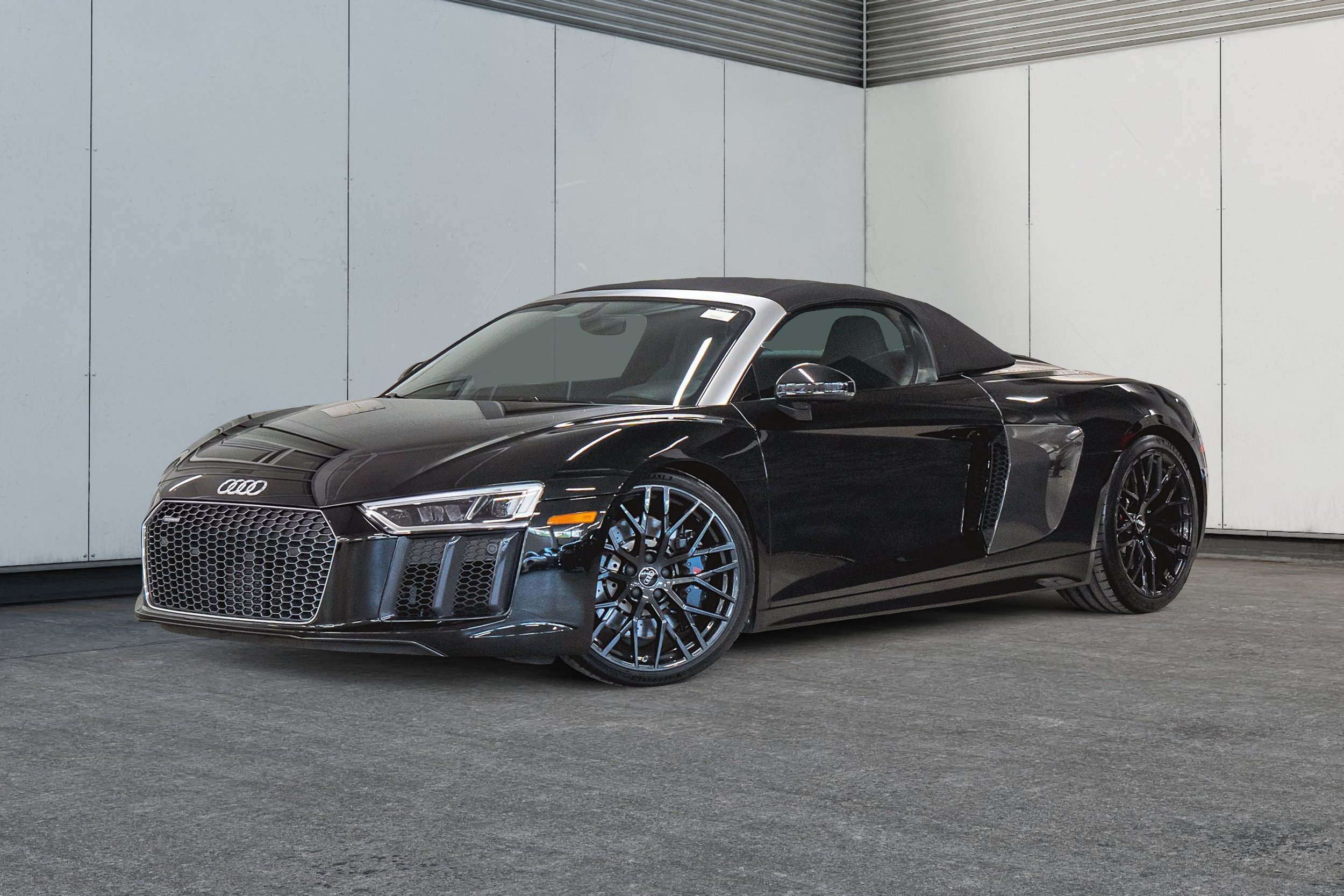 Jaguar Land Rover Laval - 1-13863182-audi-r8-spyder-2017-u26007-photos-exterieures.jpeg