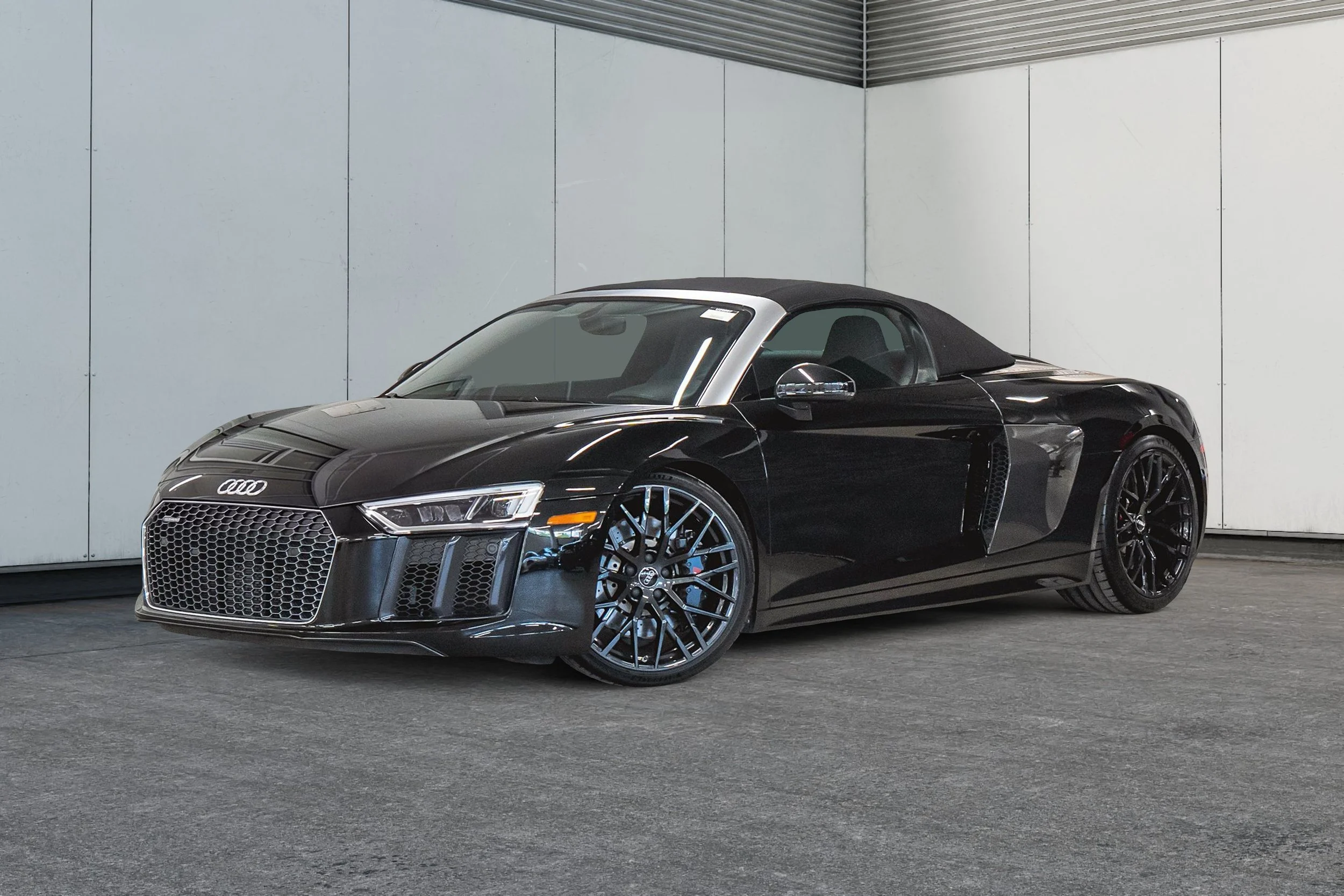 Jaguar Land Rover Laval - 1-13863182-audi-r8-spyder-2017-u26007-photos-exterieures.jpeg