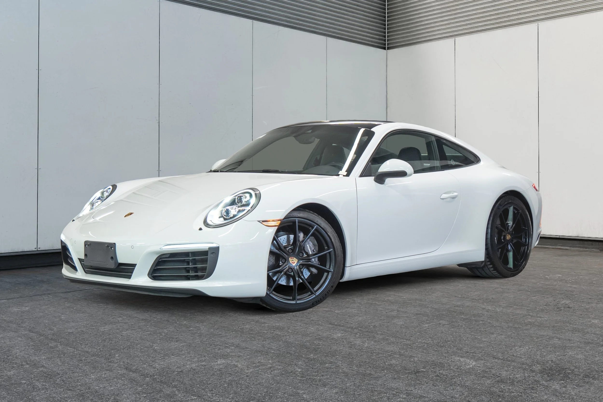 Jaguar Land Rover Laval - 1-14688463-porsche-911-2017-u25005d-photos-exterieures.jpeg